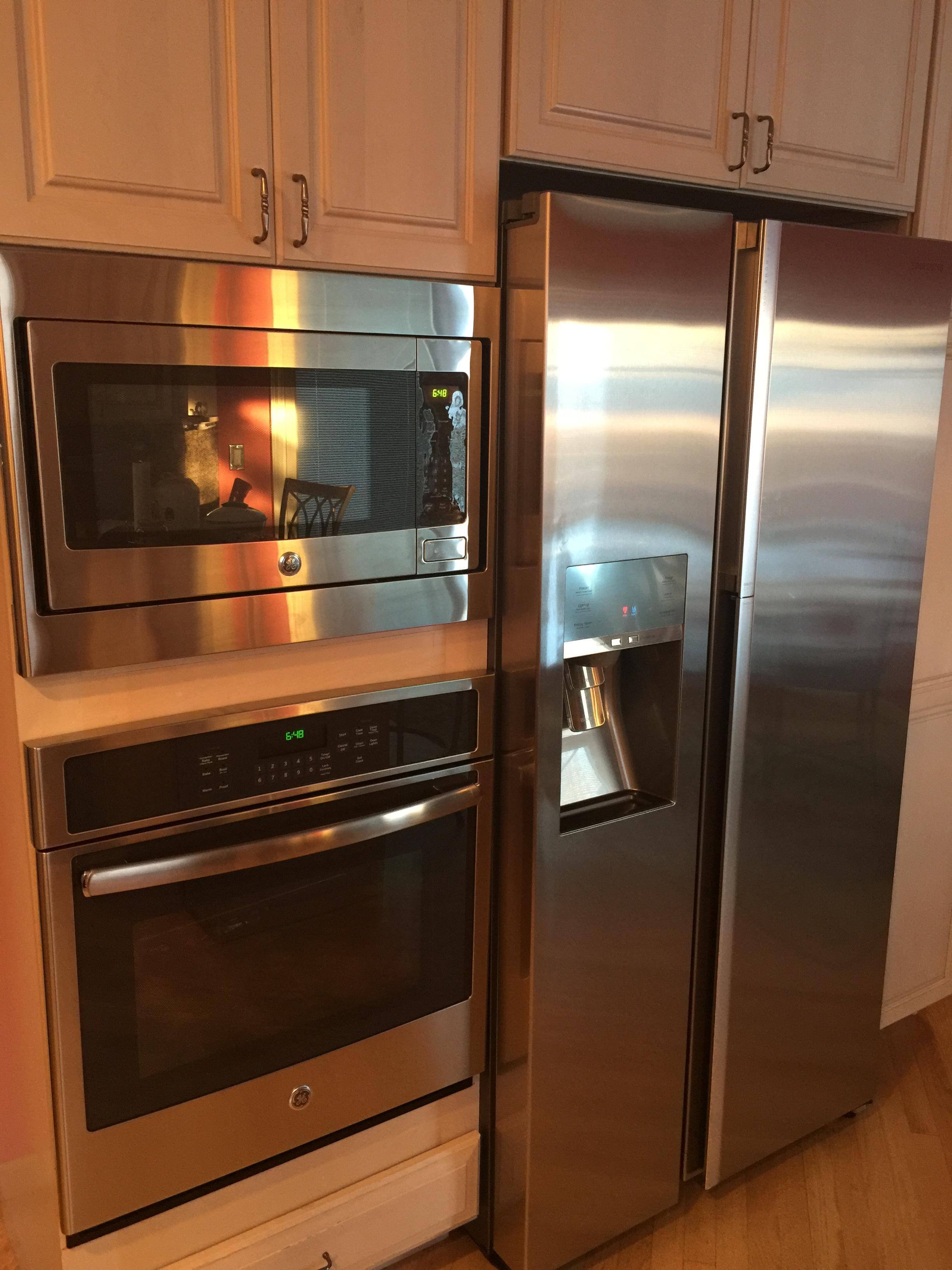 GE Microwave and Convection Oven, click to load a larger version