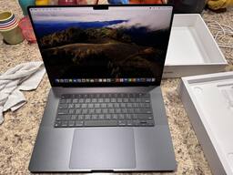 Apple MacBook Pro 16 Apple MacBook Pro 16