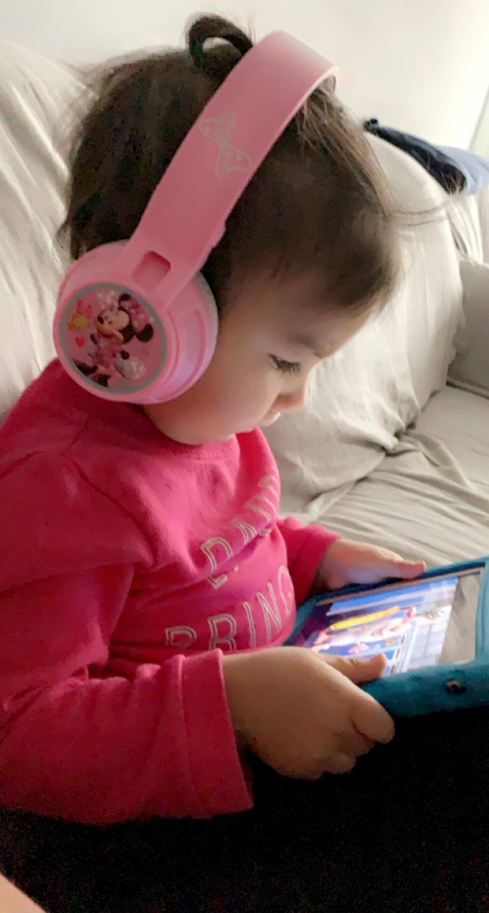 eKids Minnie Mouse Wireless Over the Ear Headphones Pink MM