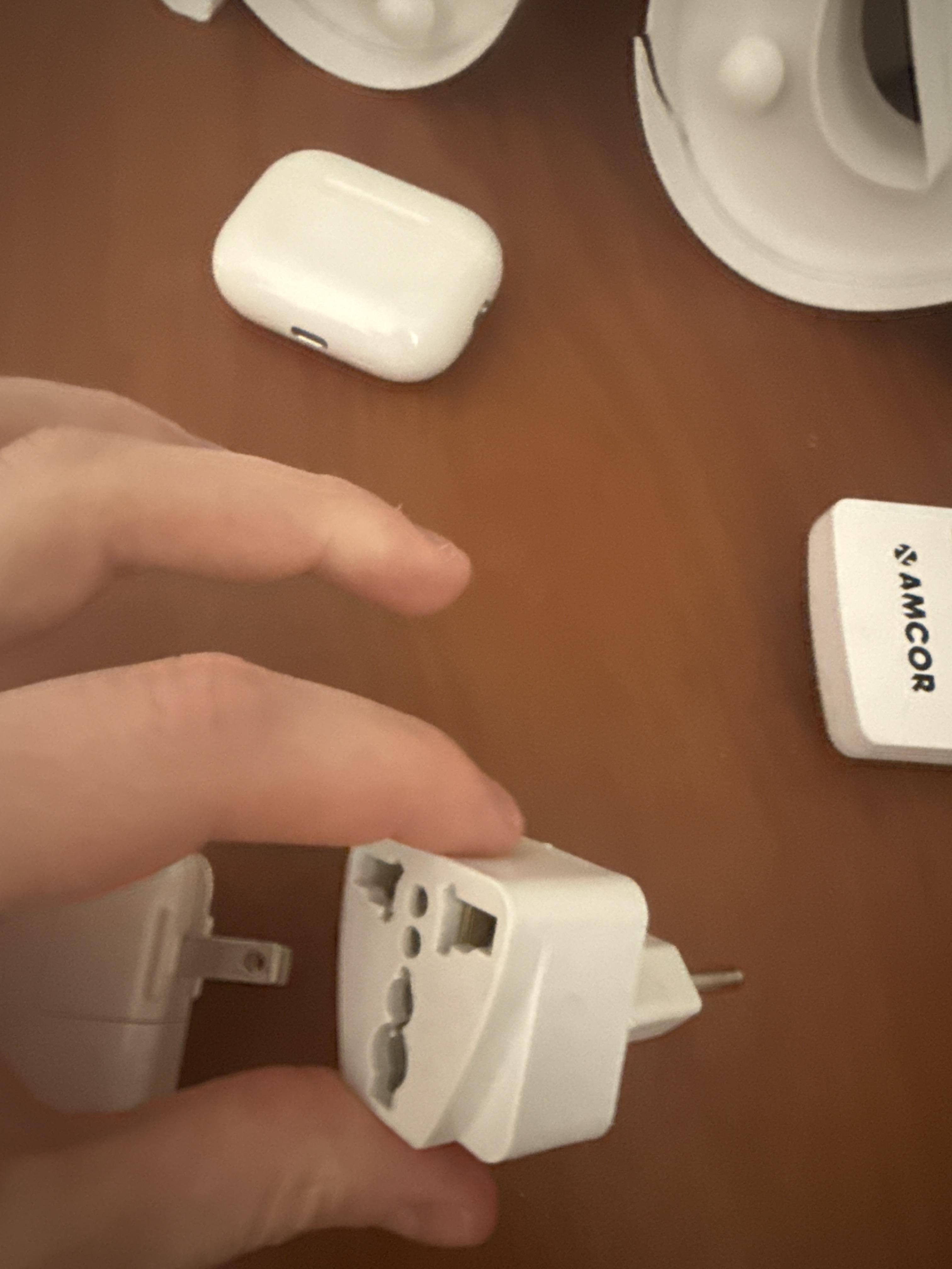 Apple 35W Dual USB C Port Power Adapter White MW2K3AM/A / MNWP3AM