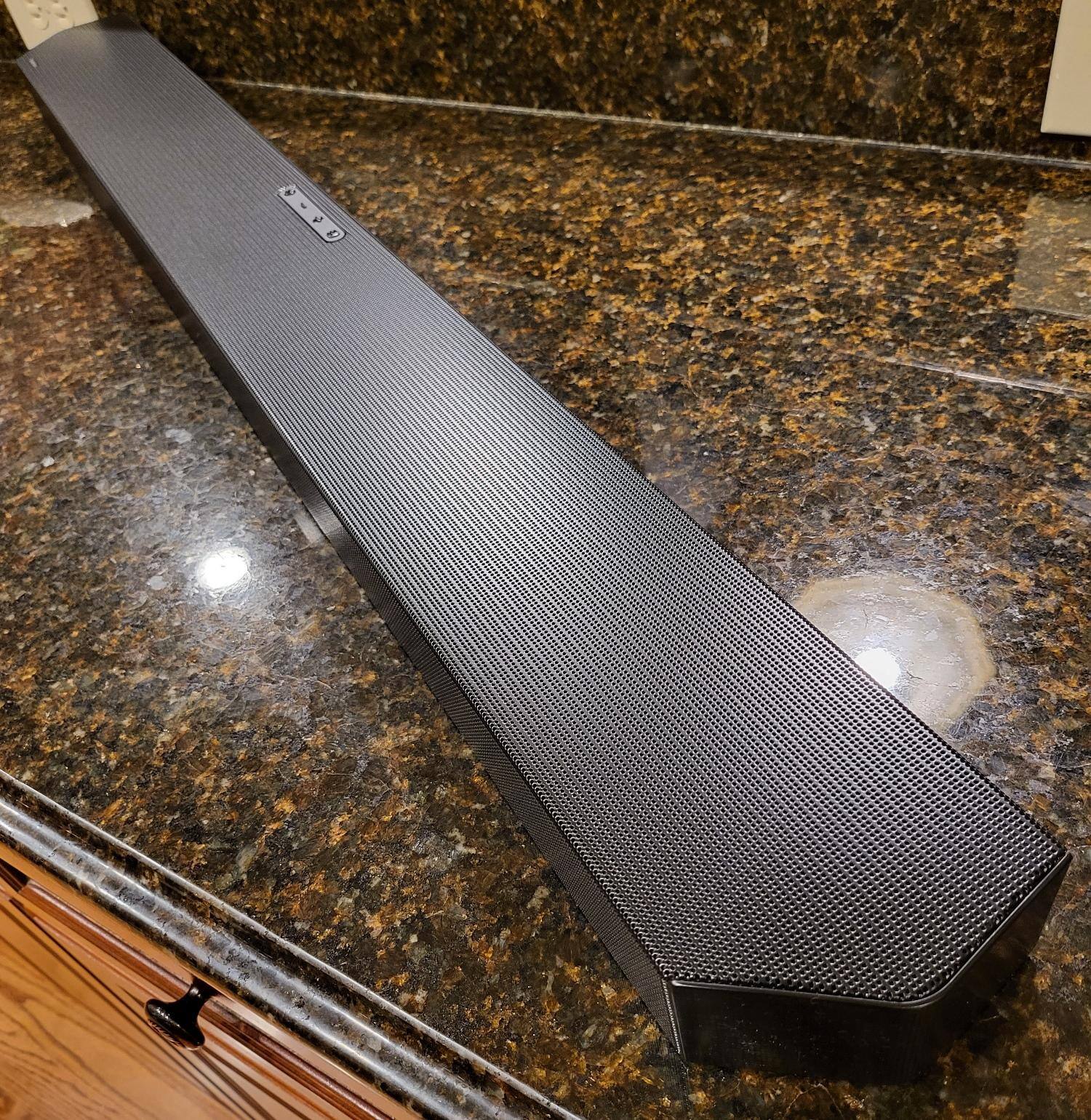 Good look at the whole speaker bar, click to load a larger version