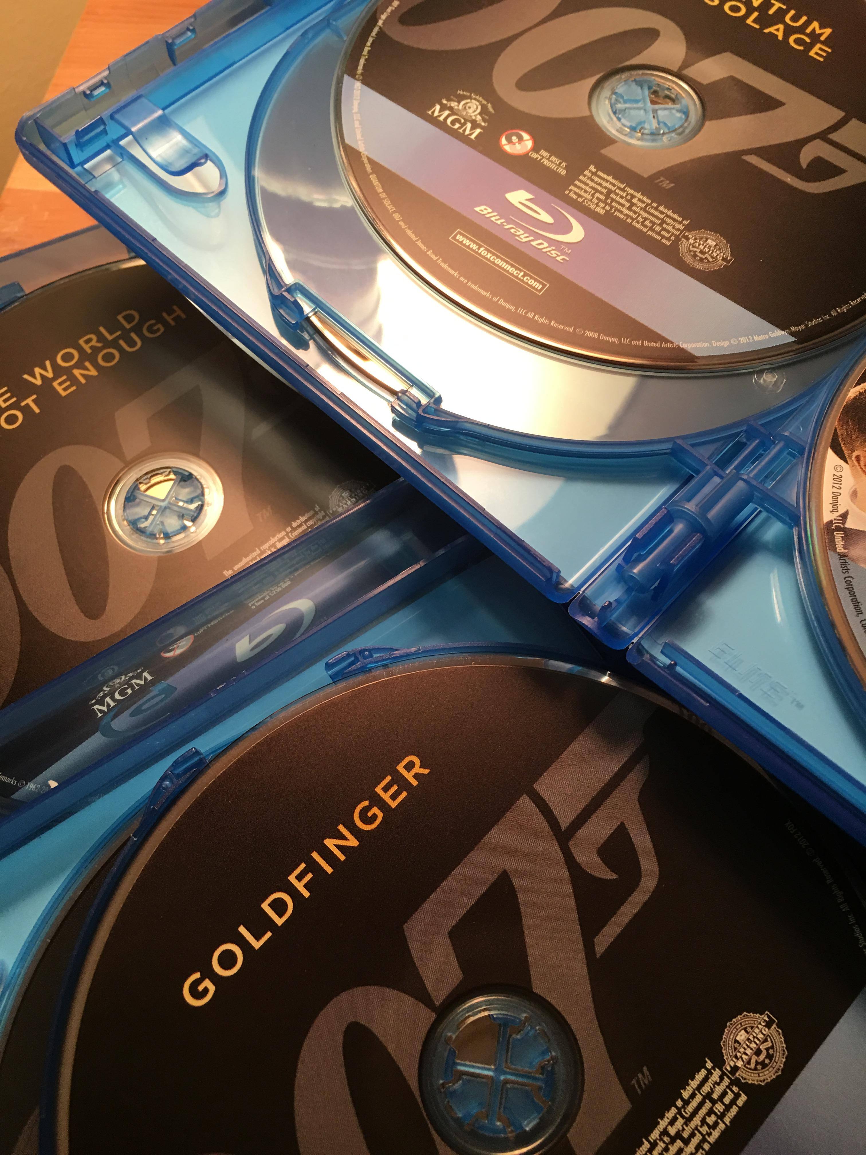 Disc holder cracked or broken (at least one in all cases), click to load a larger version