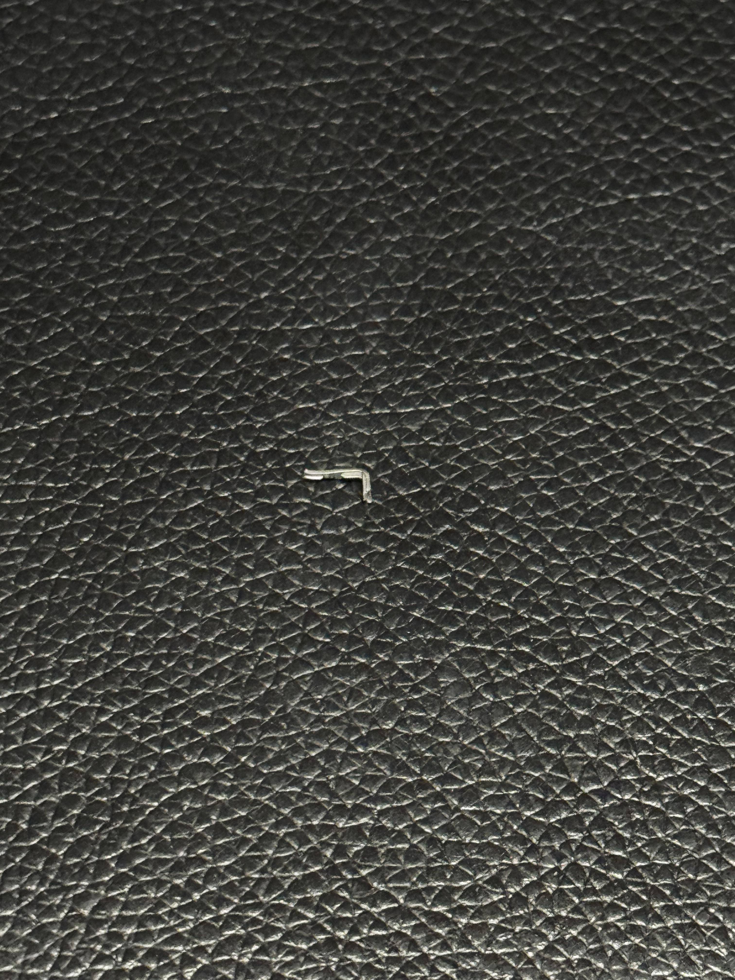 I tried my best but getting clear pictures of something so small is kinda hard. I think you get the picture though., click to load a larger version