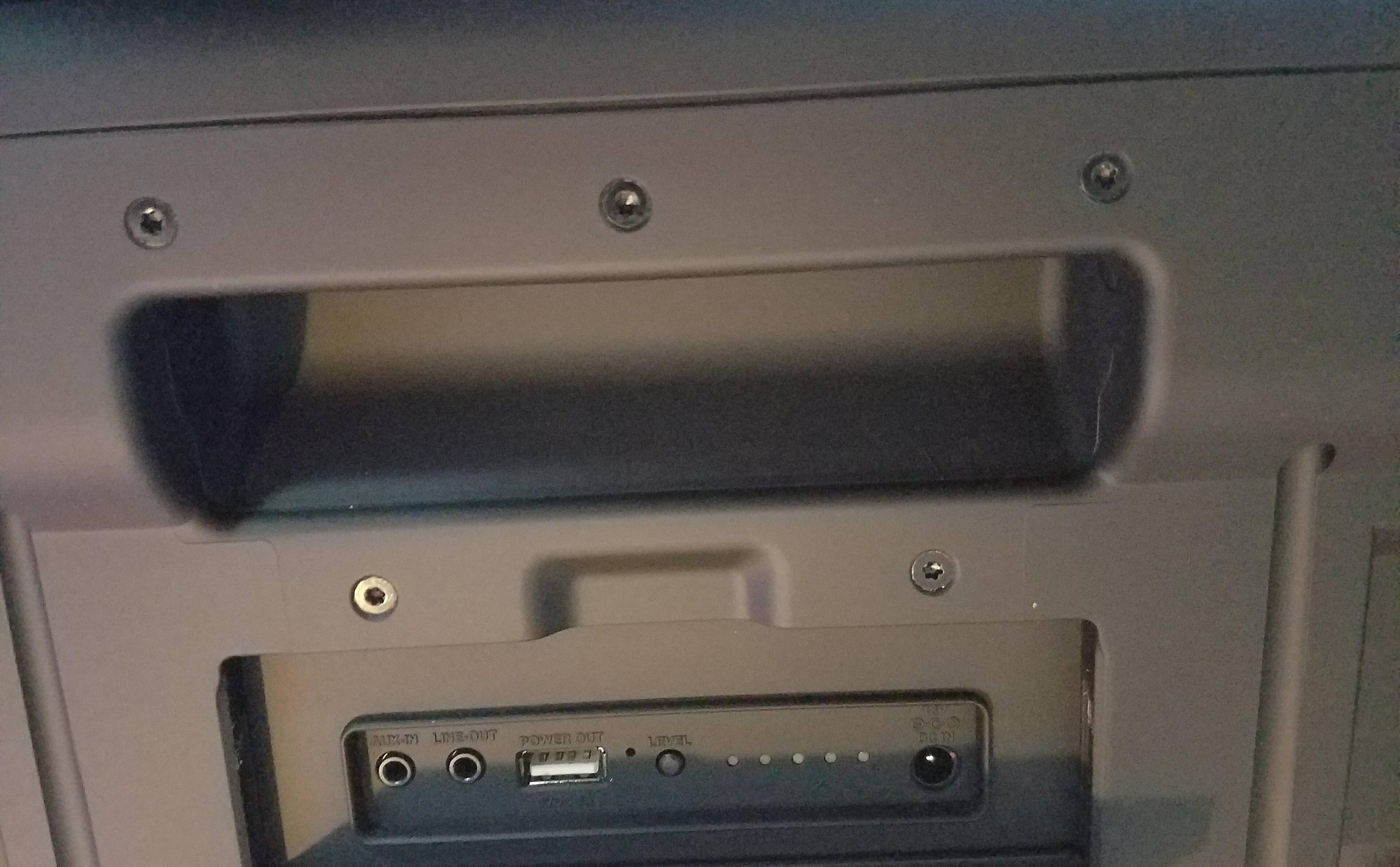 View of carry handle and inputs., click to load a larger version