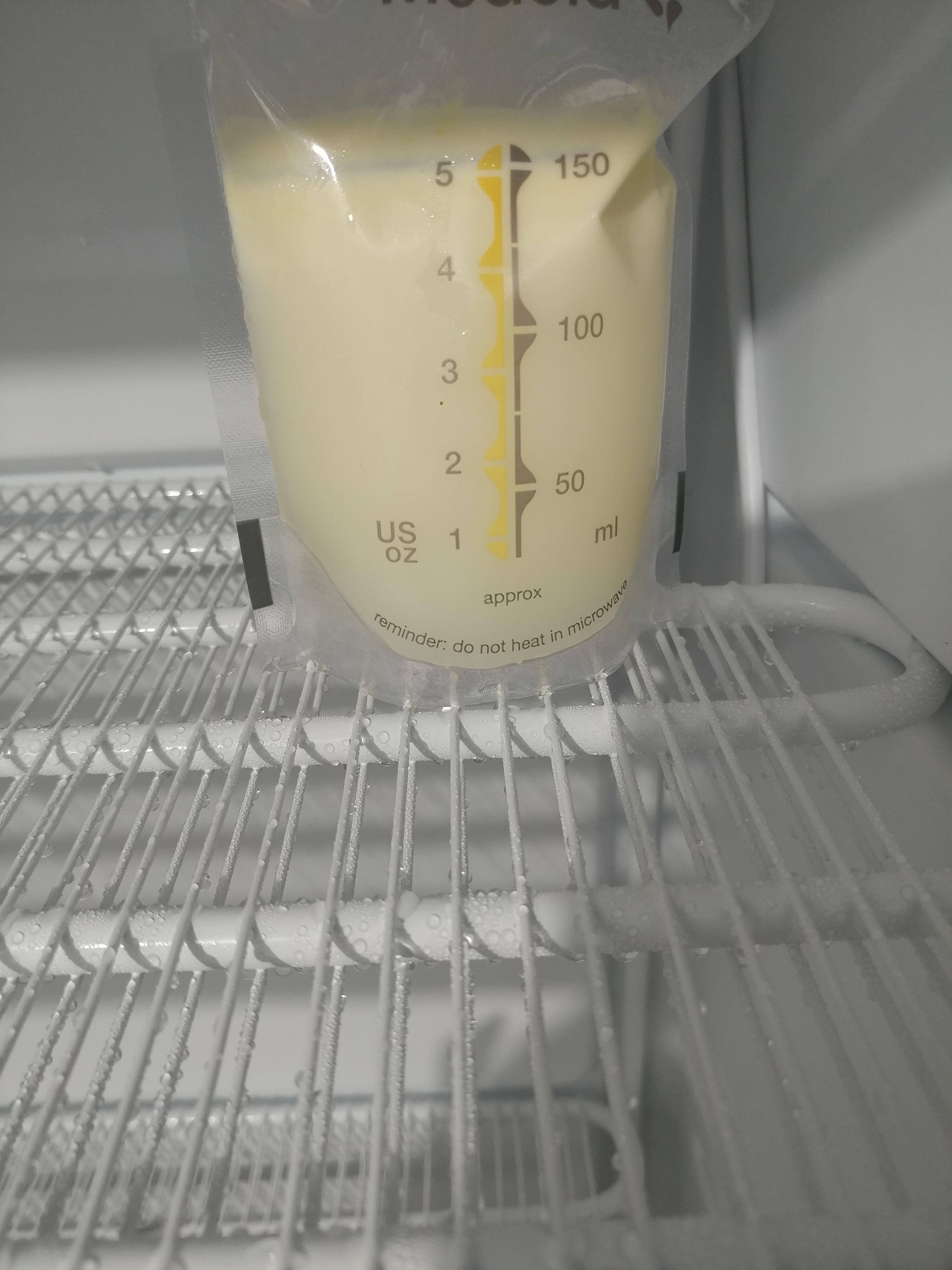 close up with the freezer set on max, breastmilk not frozen at all. expired and thrown away the rest, kept this for testing purposes to show deficency of "freezer", click to load a larger version