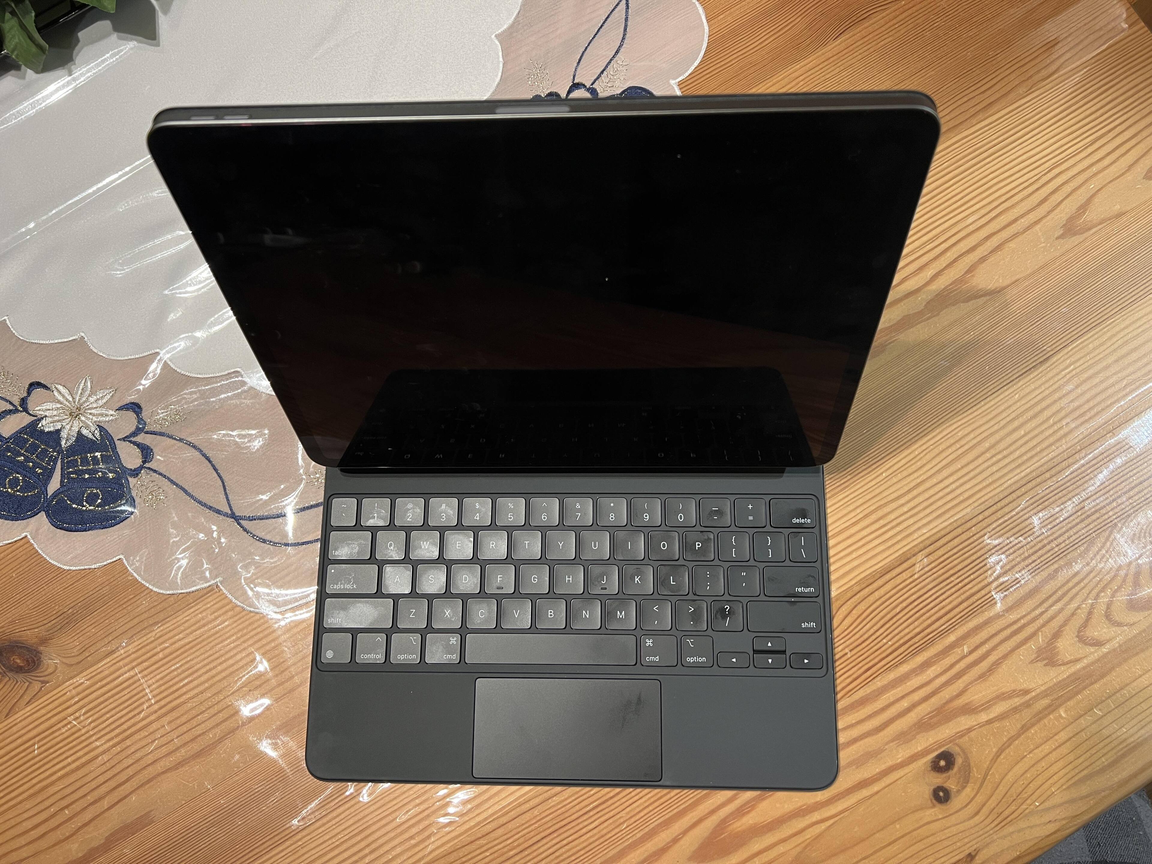 Apple Refurbished Excellent Magic Keyboard for iPad Air 13