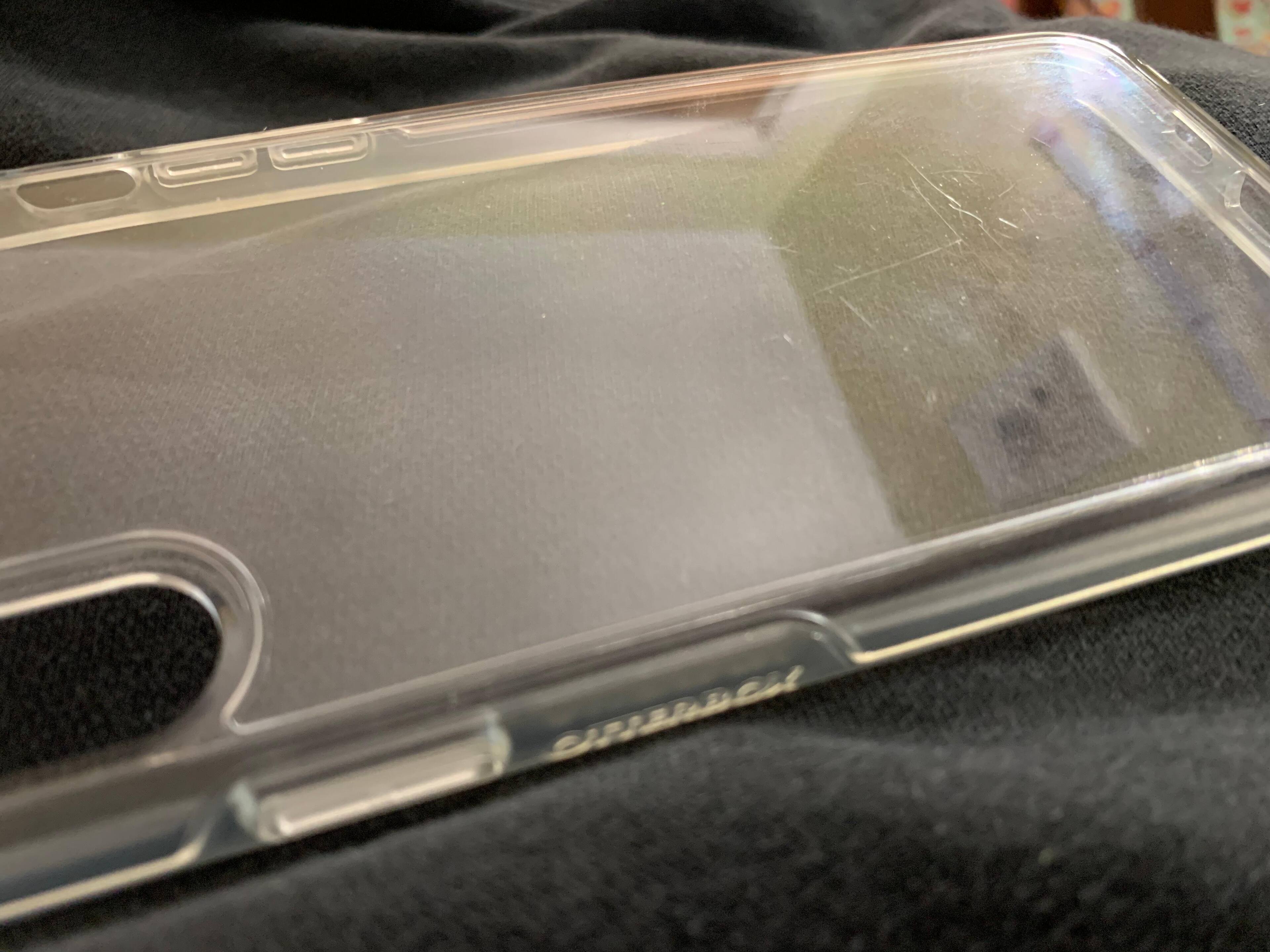 It’s like this on the entire case. Unfortunately this is the best I could do since it is clear., click to load a larger version