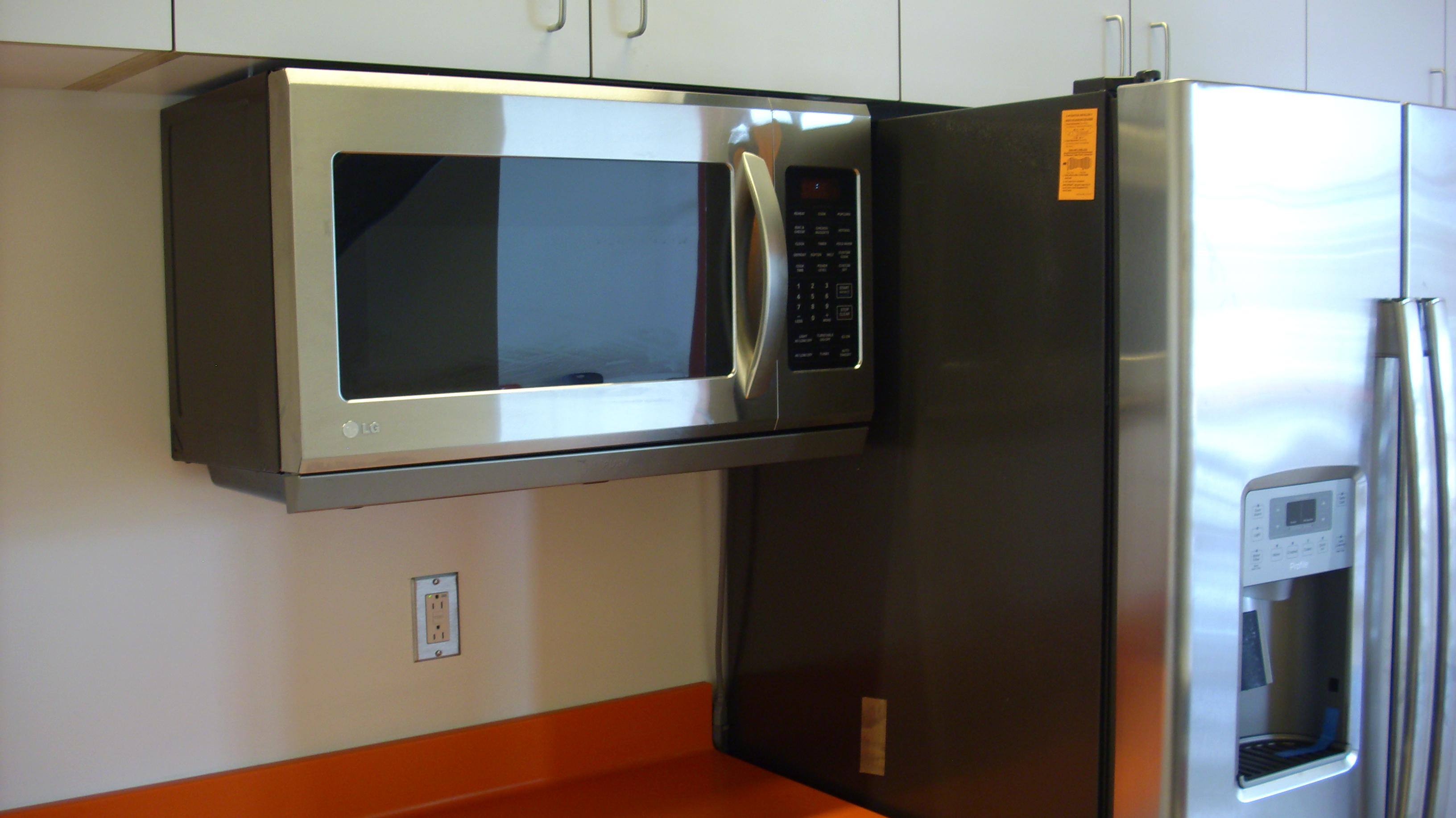 Mounted under cabinet, click to load a larger version