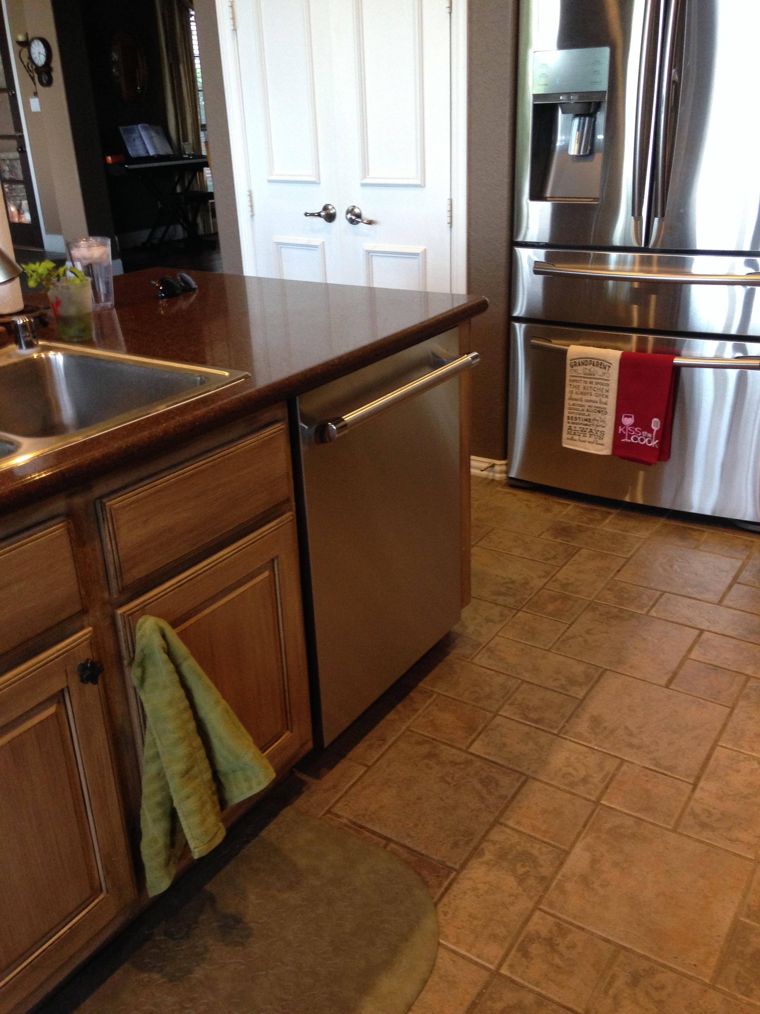 Quiet Sapphire Thermador dishwasher!, click to load a larger version