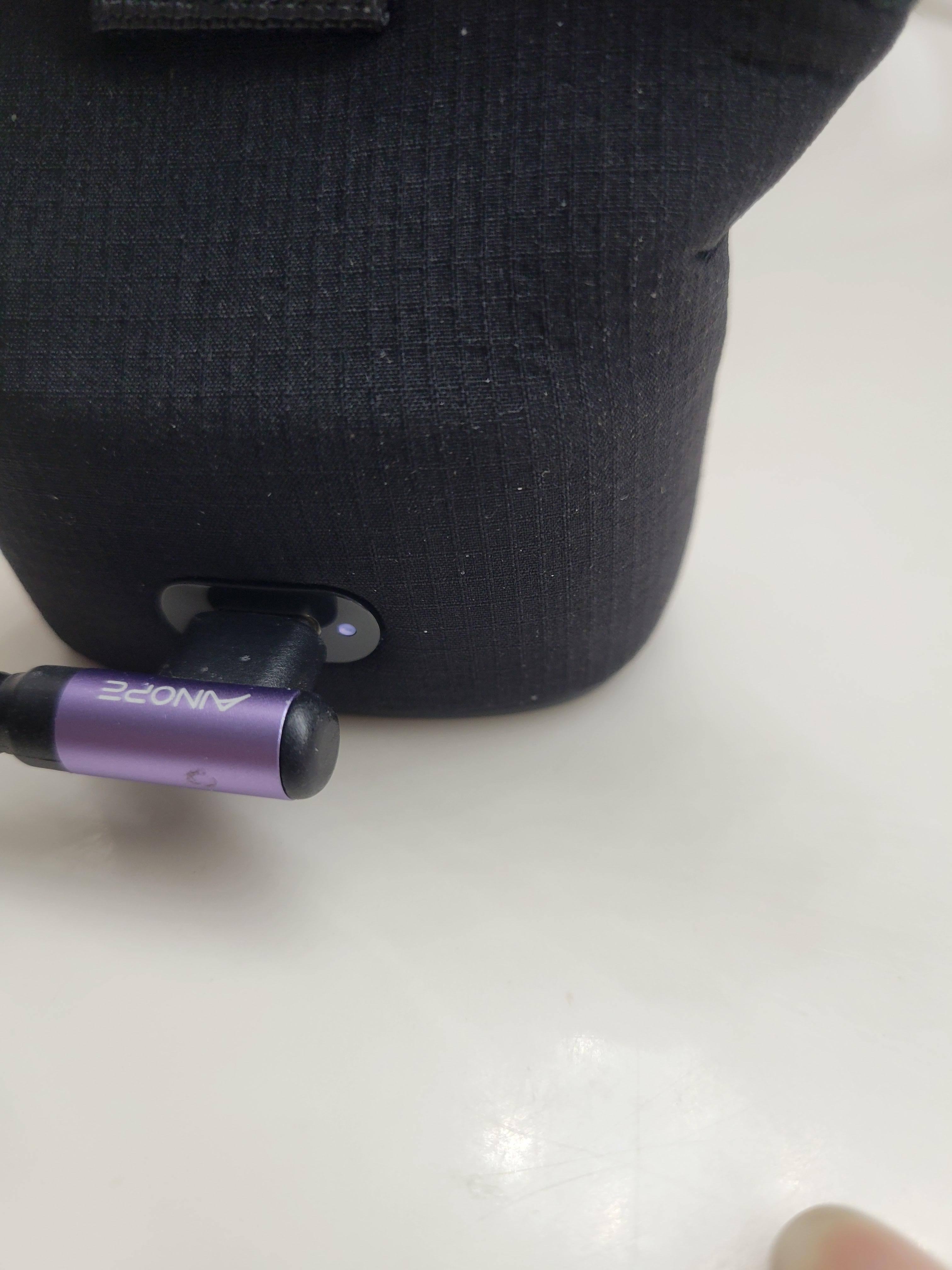 Skulcandy Pouch Charging, click to load a larger version