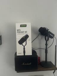 Shure MV7+ USB C/XLR Dynamic Podcast Microphone Bundle w Shure MV7+ USB C/XLR Dynamic Podcast Microphone Bundle w