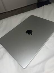 Apple MacBook Pro 14 Apple MacBook Pro 14
