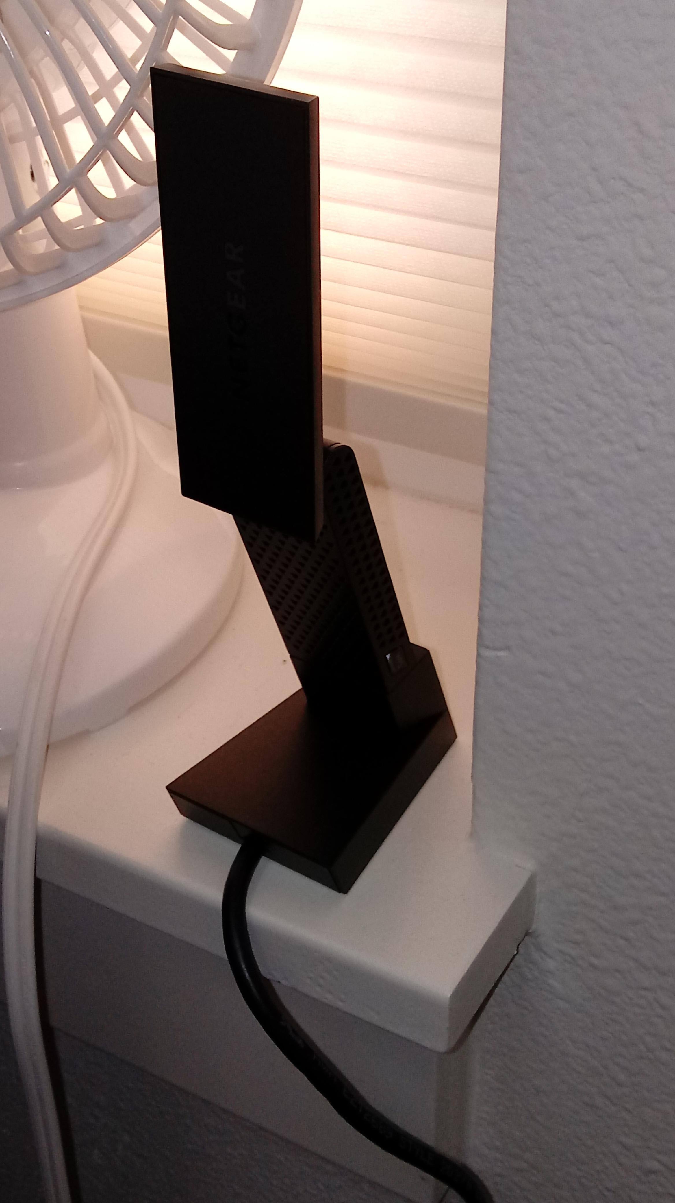 Adapter connected to desktop dock., click to load a larger version