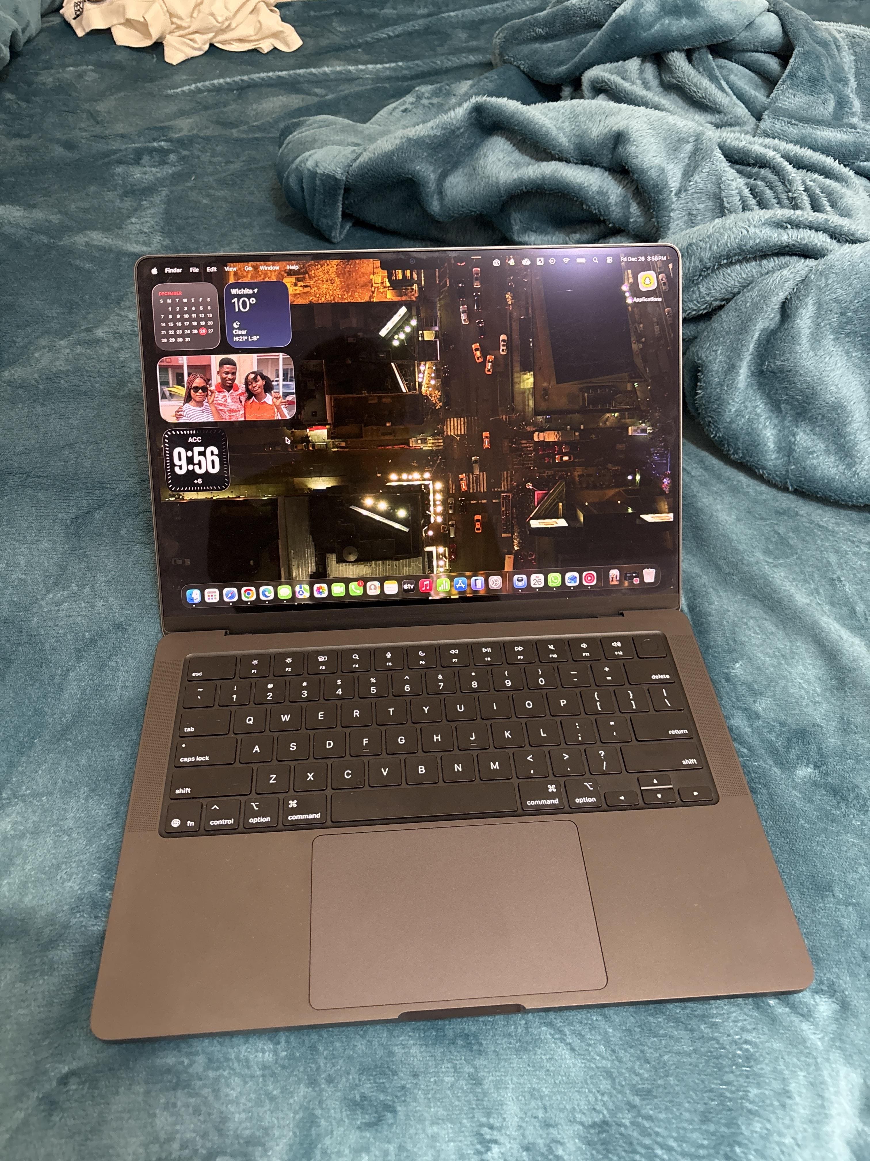 美品 : 14インチ MacBook Pro M5, 16GB, 512GB Apple MacBook Pro 14