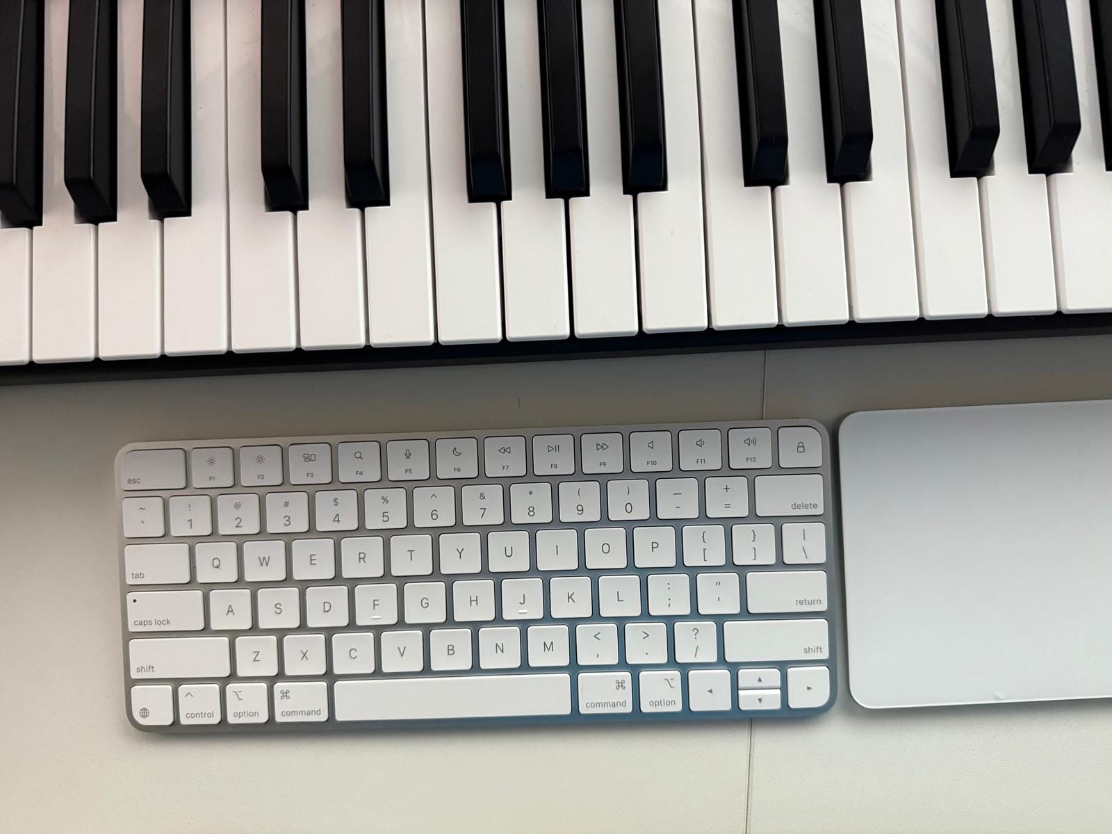 Apple Magic Keyboard (USB C) White MXCL3LL/A - Best Buy