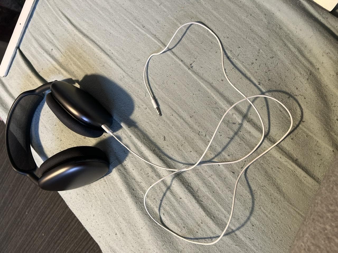 Apple 3.94' Lightning to 3.5mm Audio Cable White MXK22AM/A - Best Buy