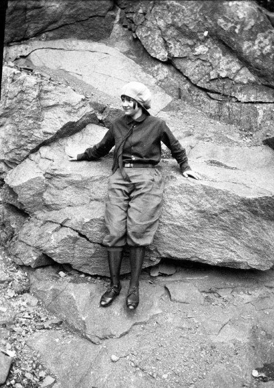 from 1924 or 1925 negative, click to load a larger version