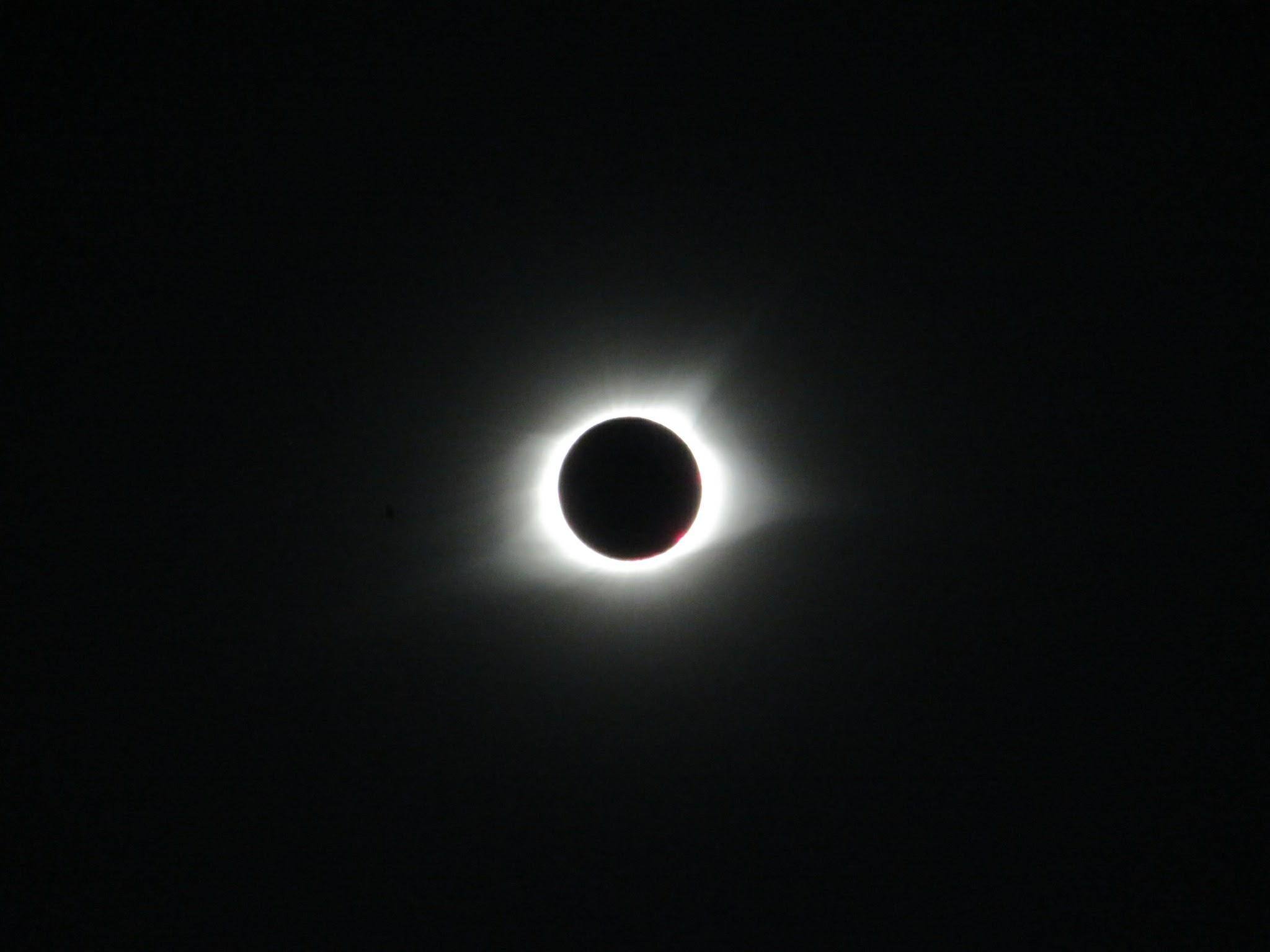 Total Solar Eclipse, Max Zoom, Auto Setting, no tripod., click to load a larger version