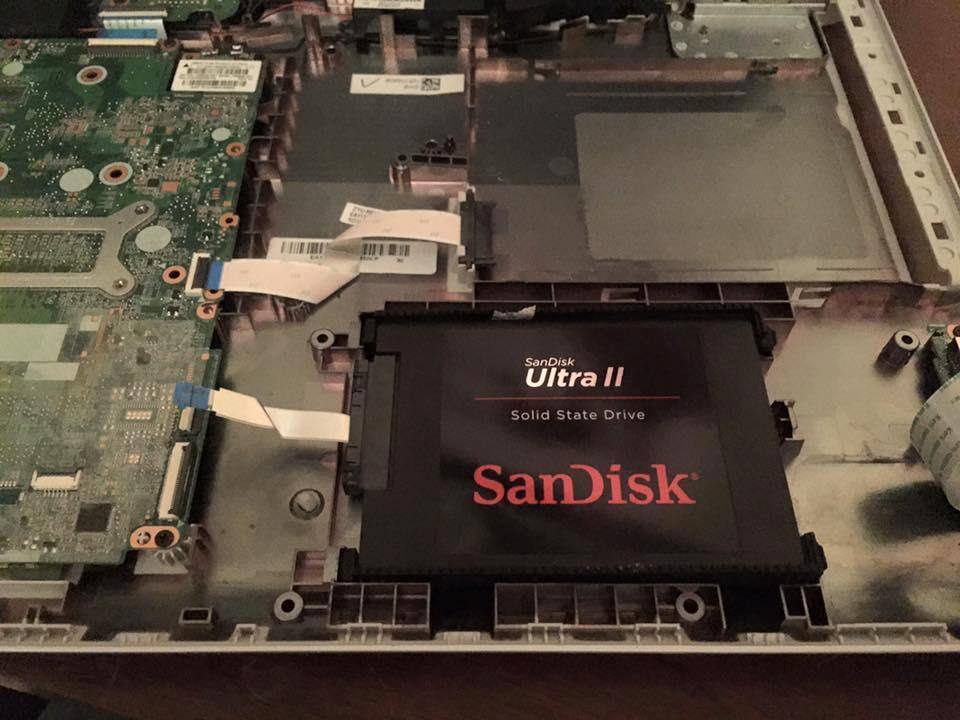 fits right in the factory spot with the factory sata cable, click to load a larger version