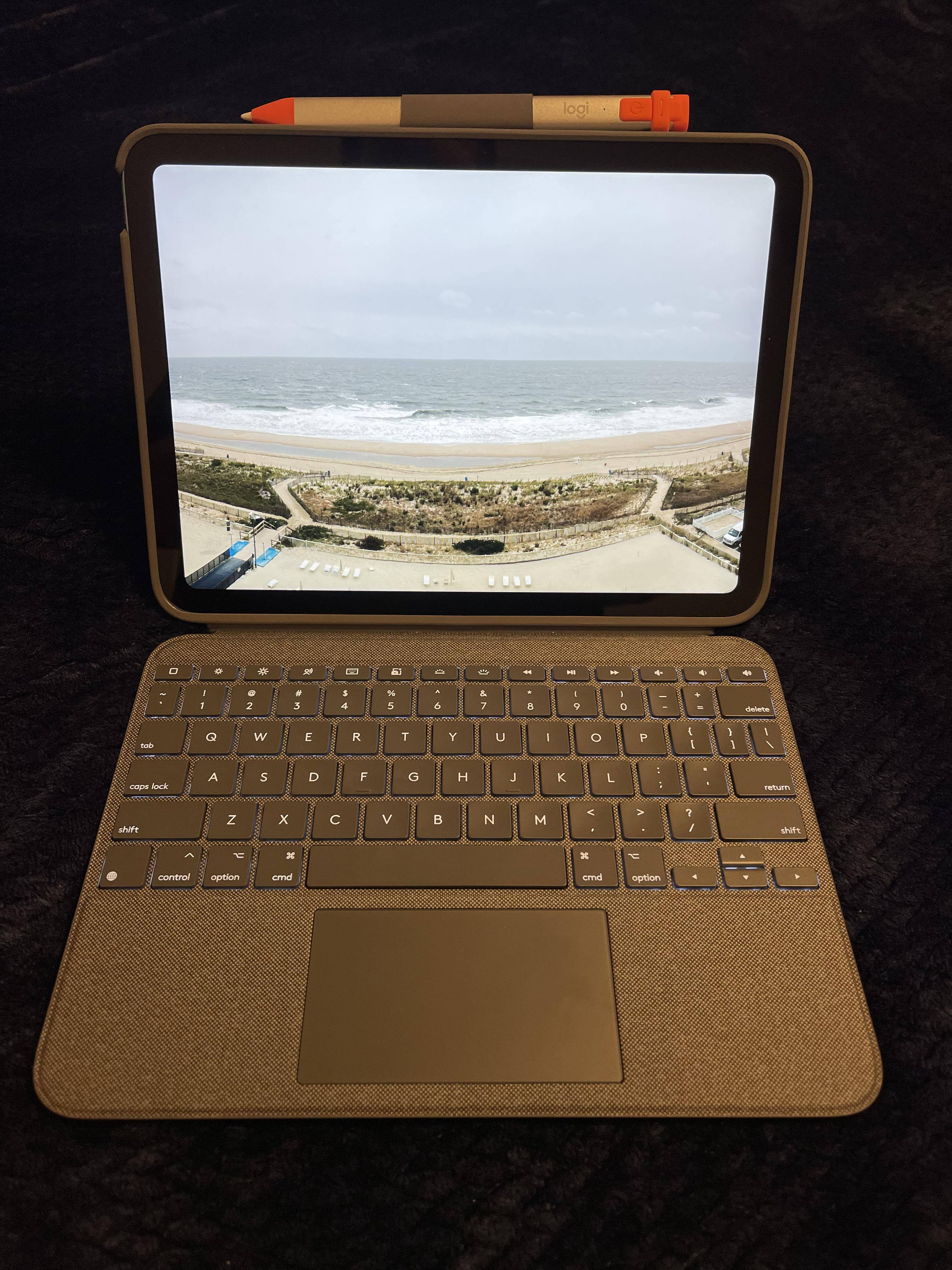 Front view with keyboard attached., click to load a larger version