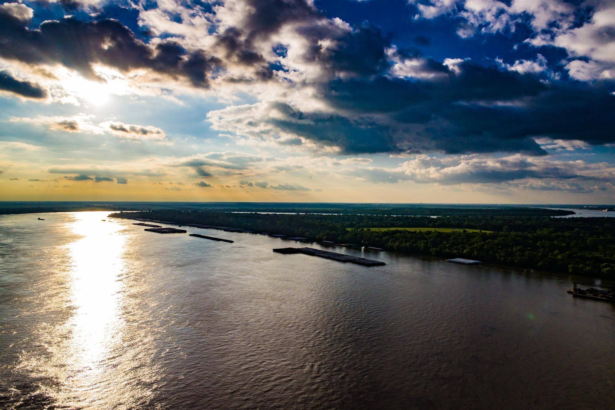 Mississippi River near Donaldsonville, LA, click to load a larger version
