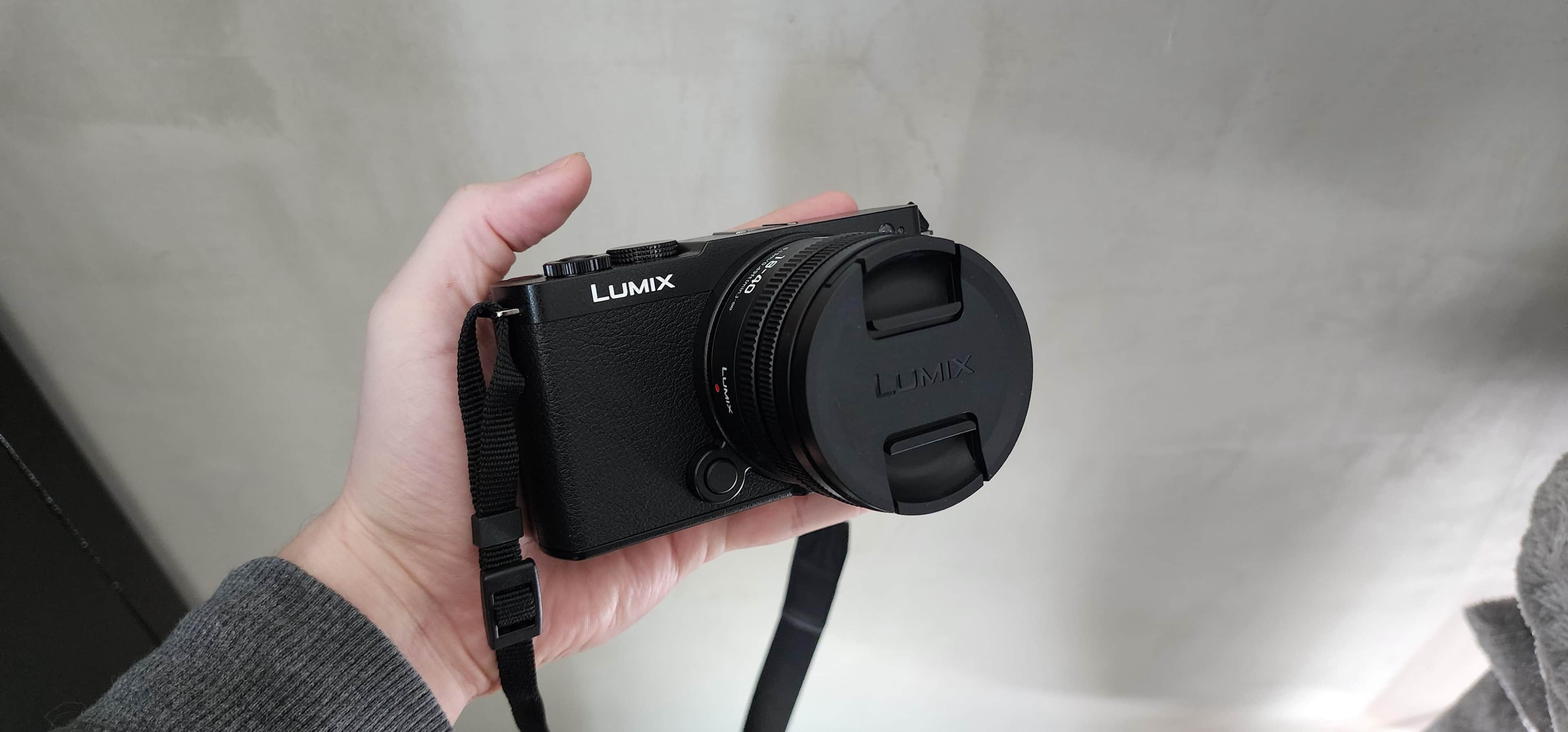 ＤＣ－Ｓ９ Panasonic Lumix DC-S9 Mirrorless Digital Camera with 18-40mm Lens