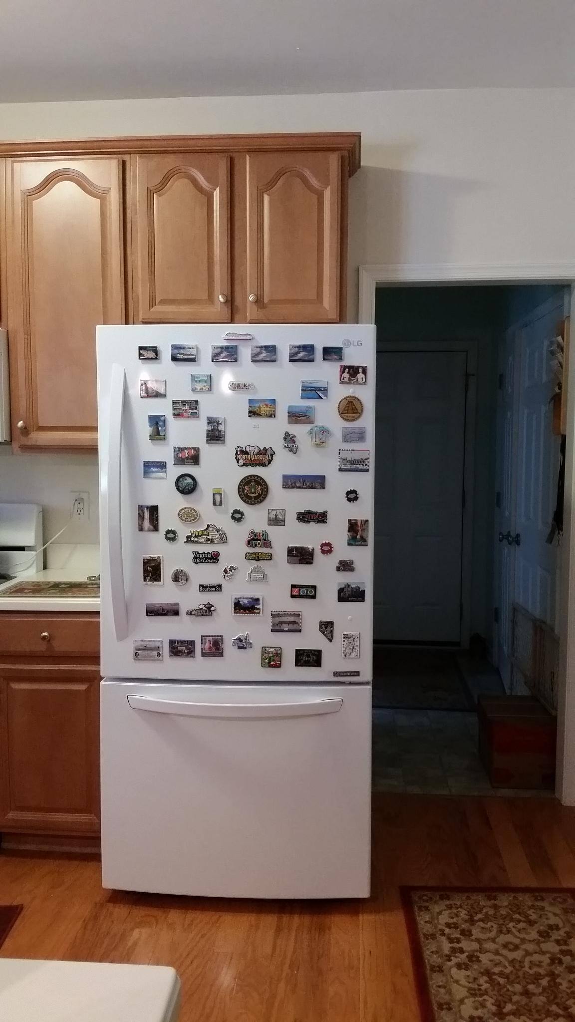 LG LDC 24370 All dressed up, click to load a larger version