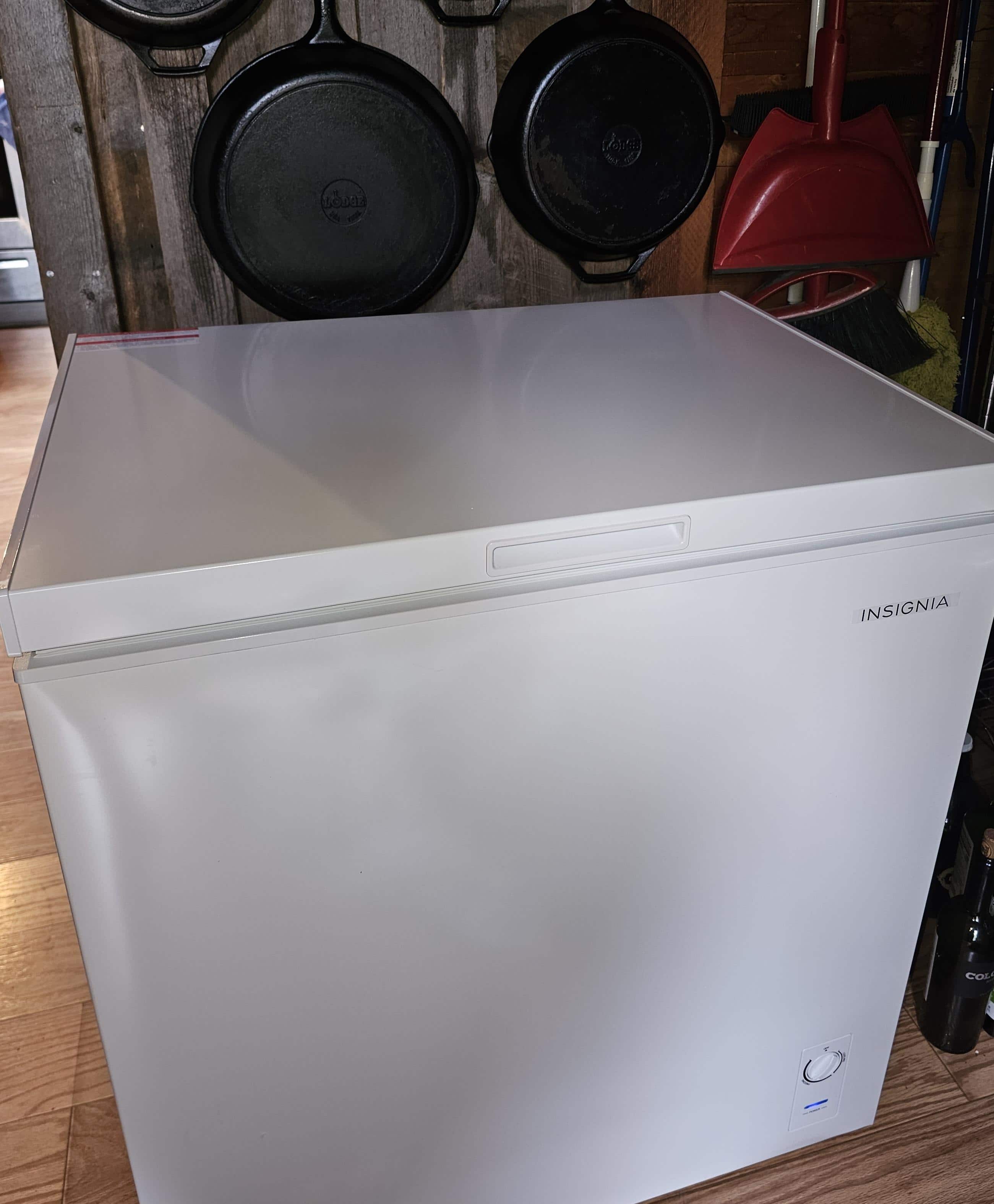 Insignia™ 7 Cu. Ft. Garage Ready Chest Freezer White NS-CZ70WH26L