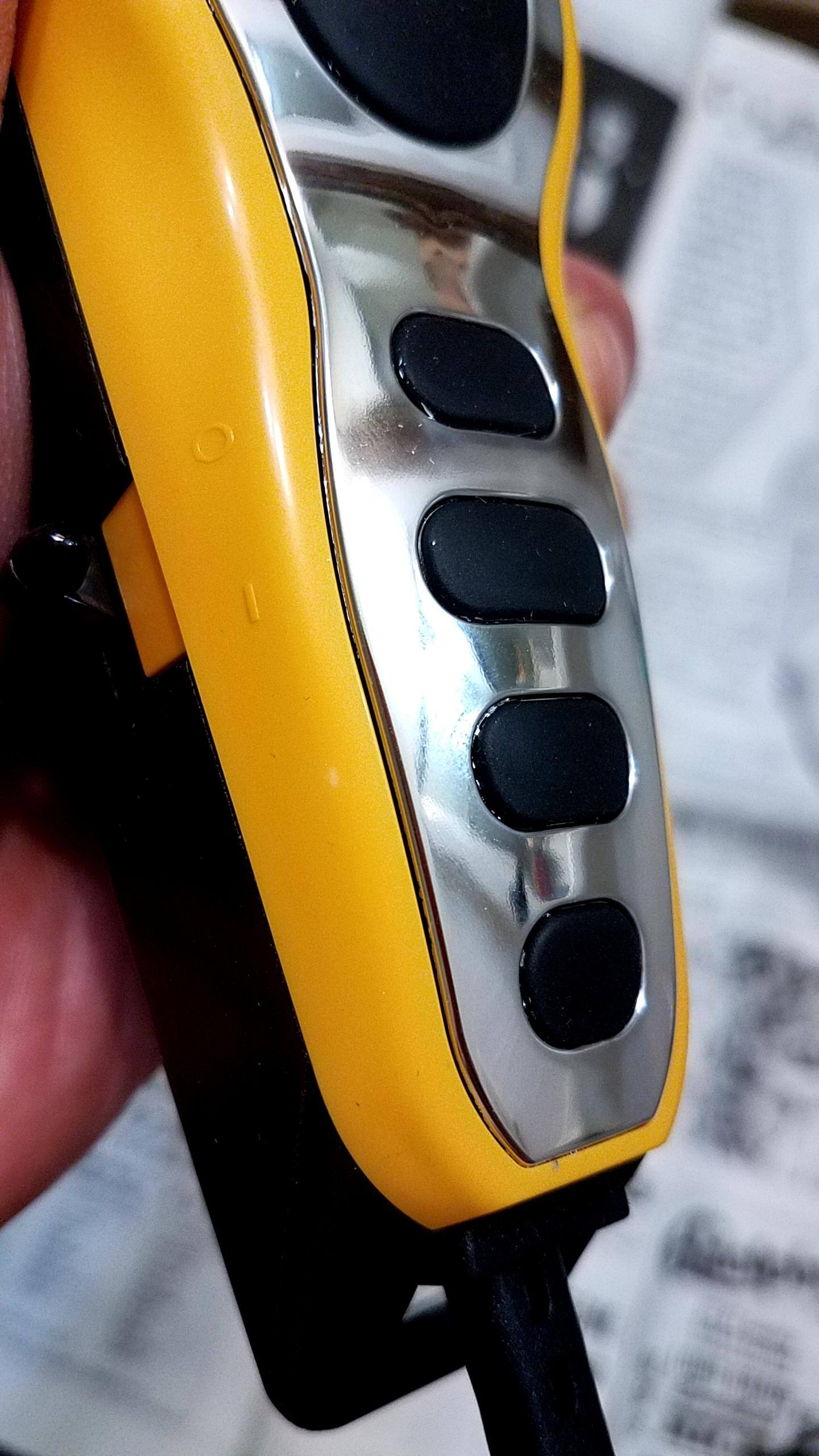 The entire casing is made of plastic, click to load a larger version