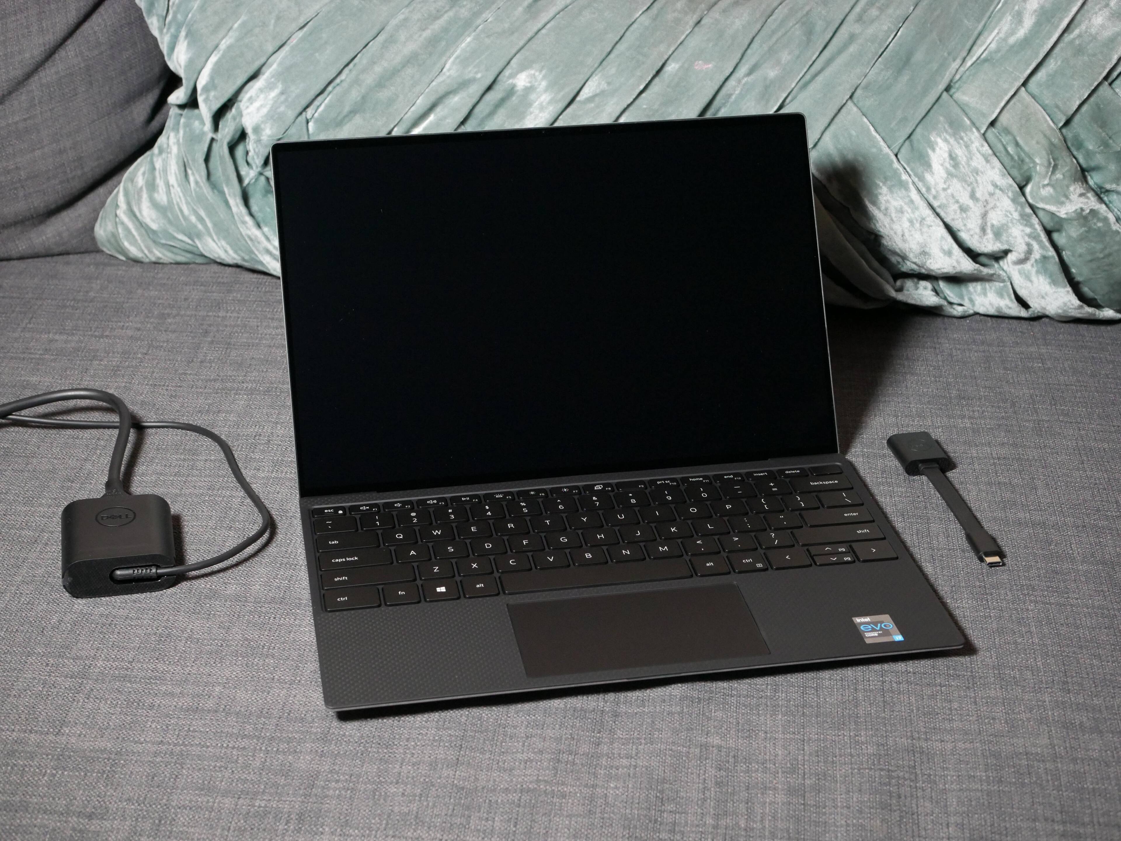 The whole package, including two of my favorite features: The keyboard and carbon fiber deck., click to load a larger version