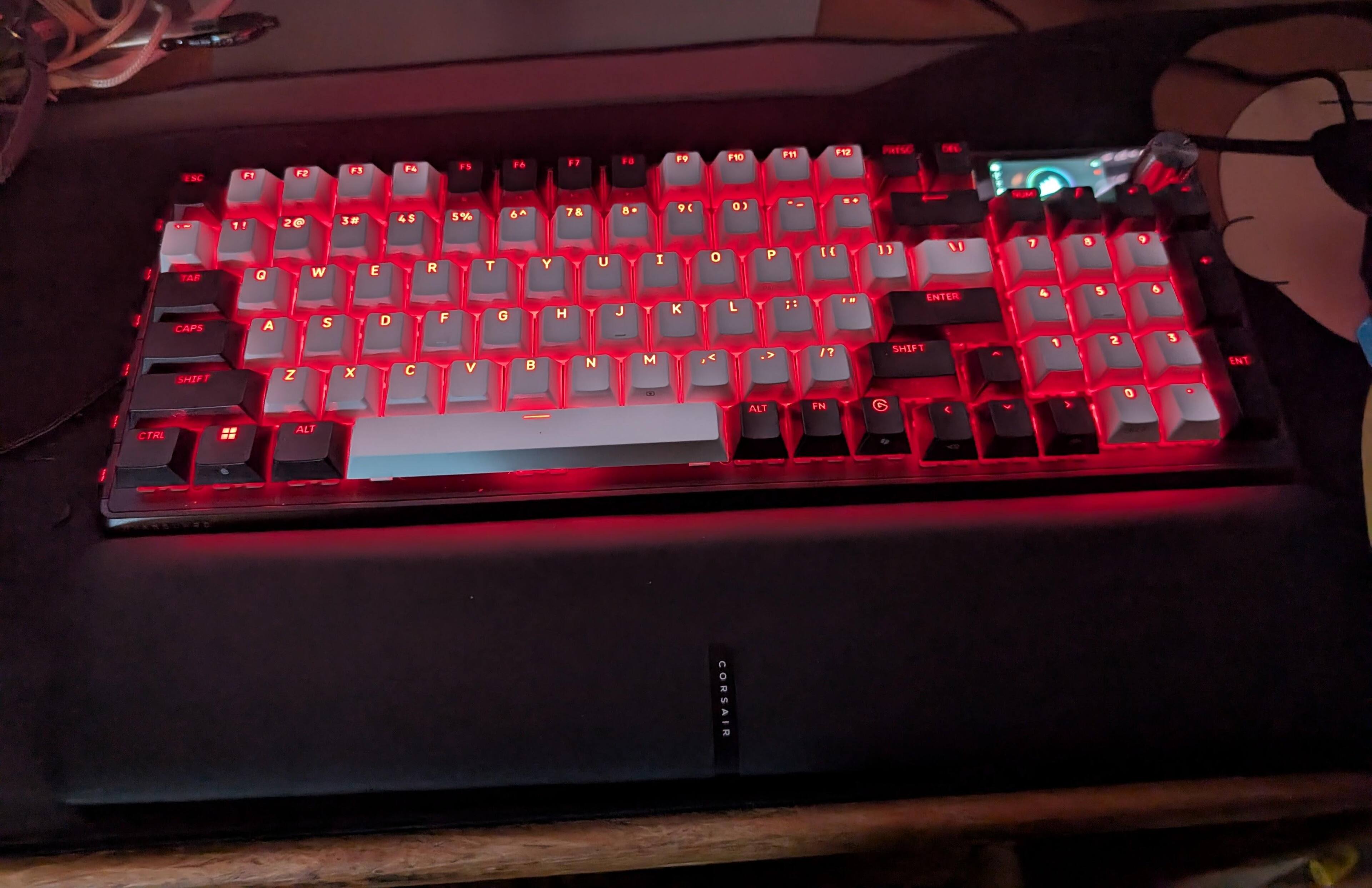 Example of keyboard lighting, click to load a larger version