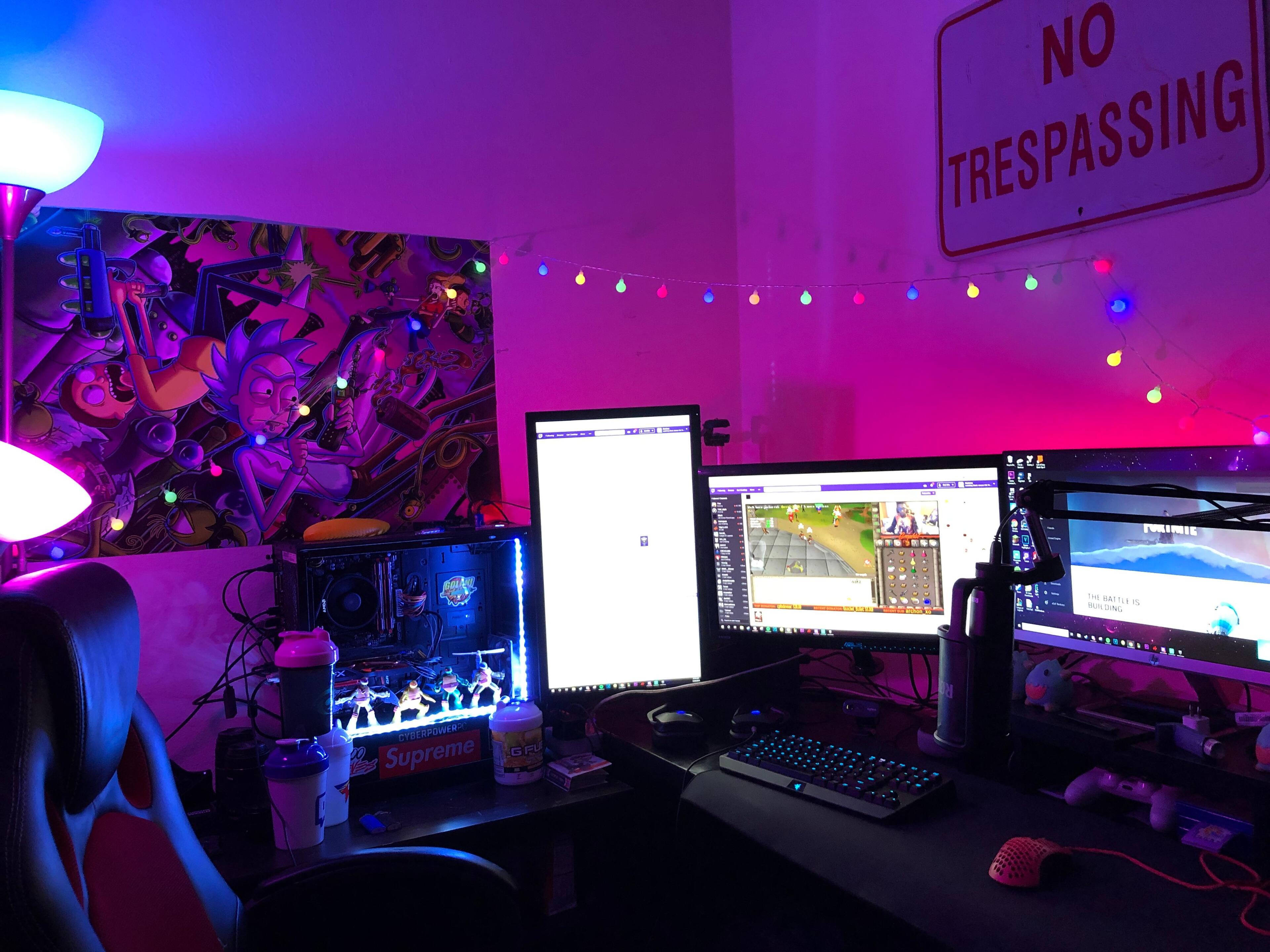 Far right monitor, click to load a larger version