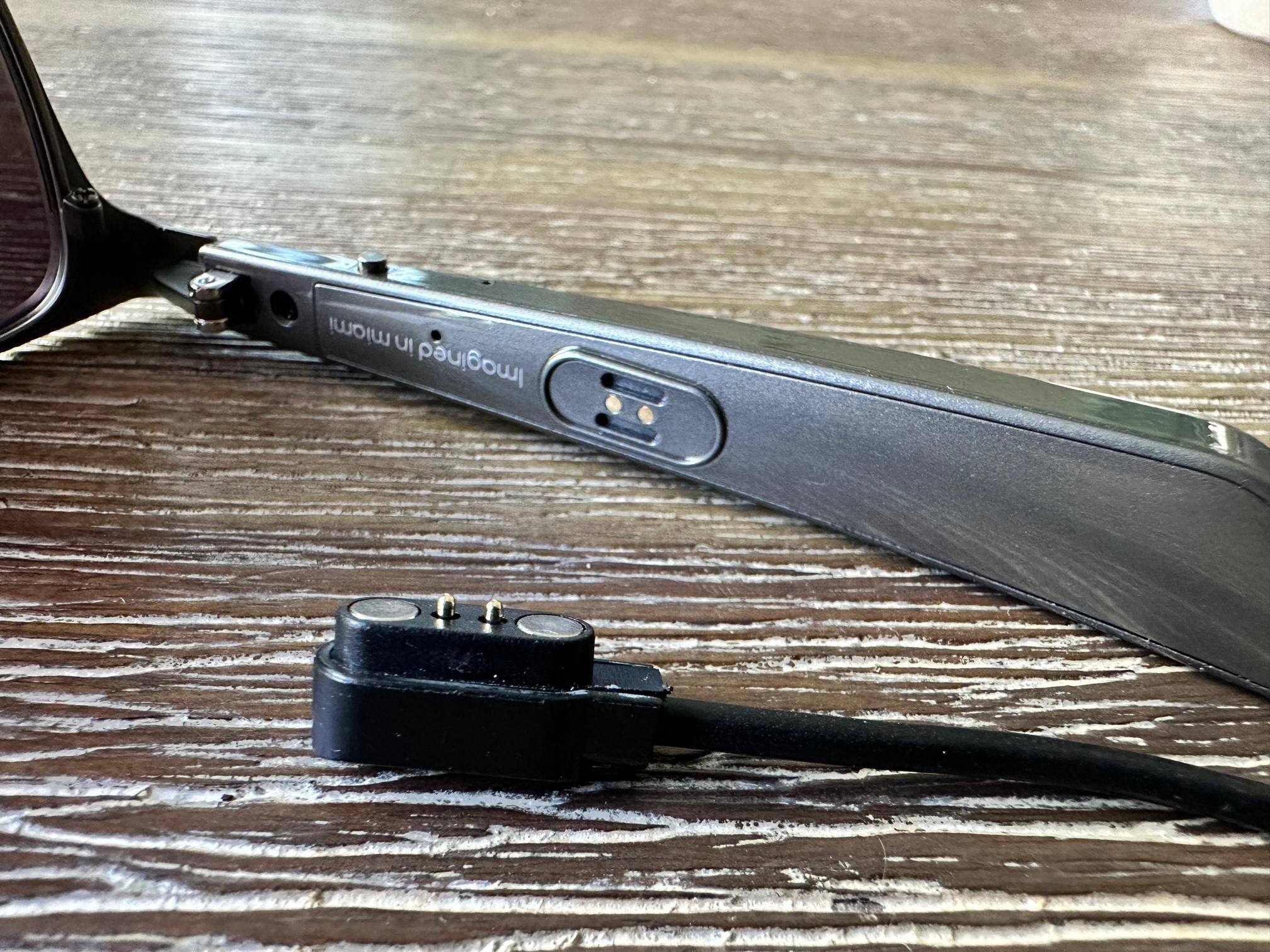 Magnetic charger for both L and R temples, click to load a larger version