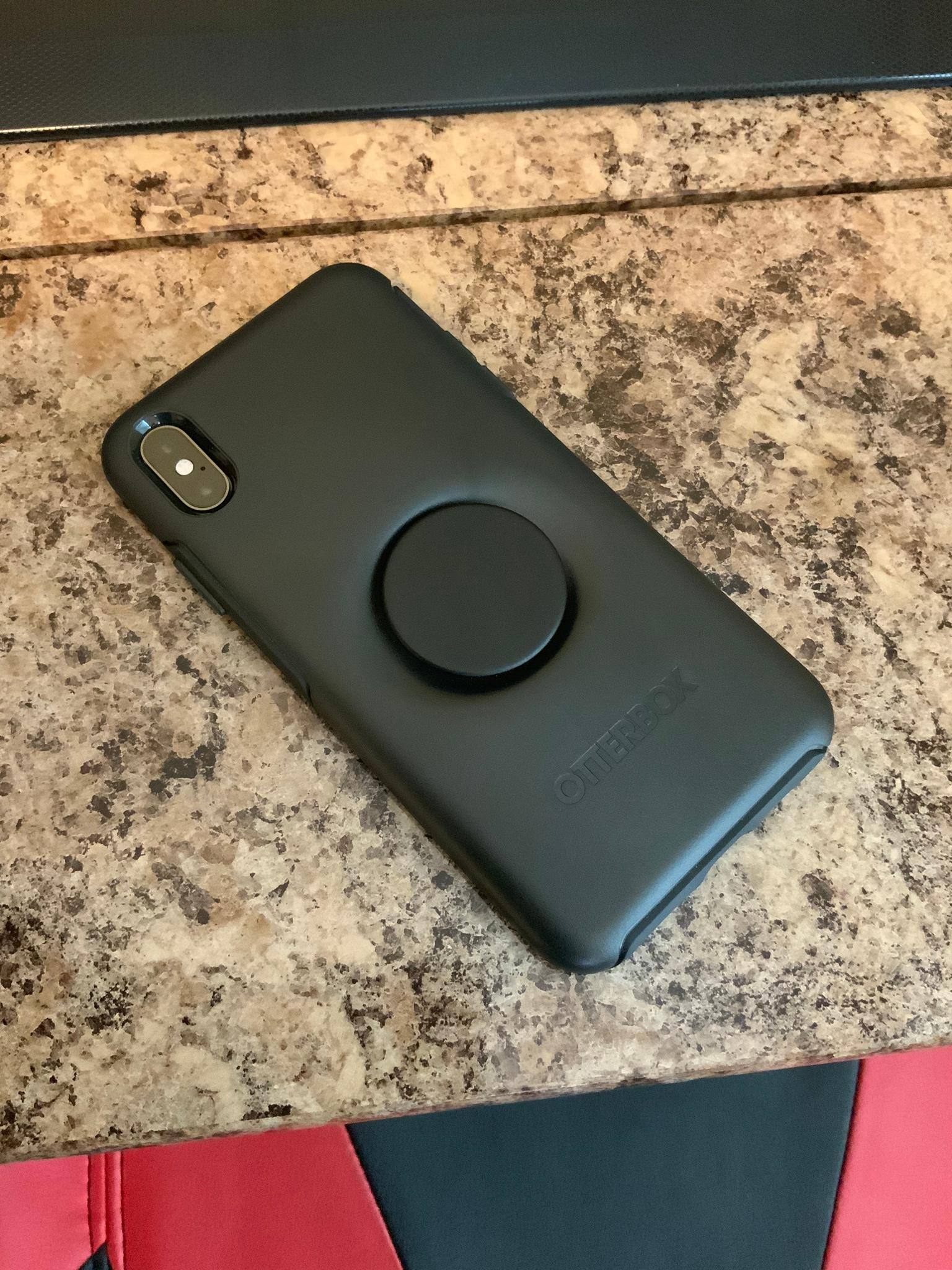 Back with default PopSocket, click to load a larger version