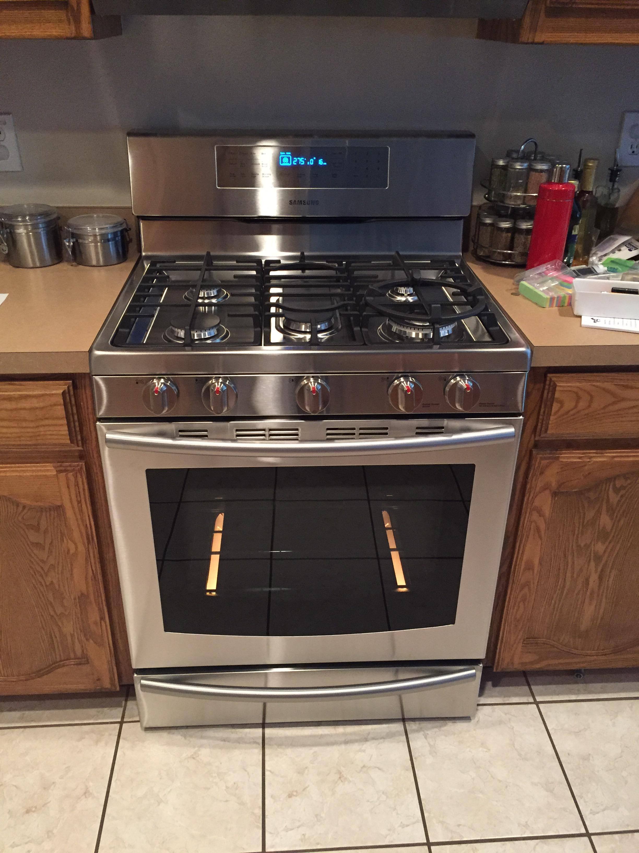 Samsung Gas Convection Range, click to load a larger version