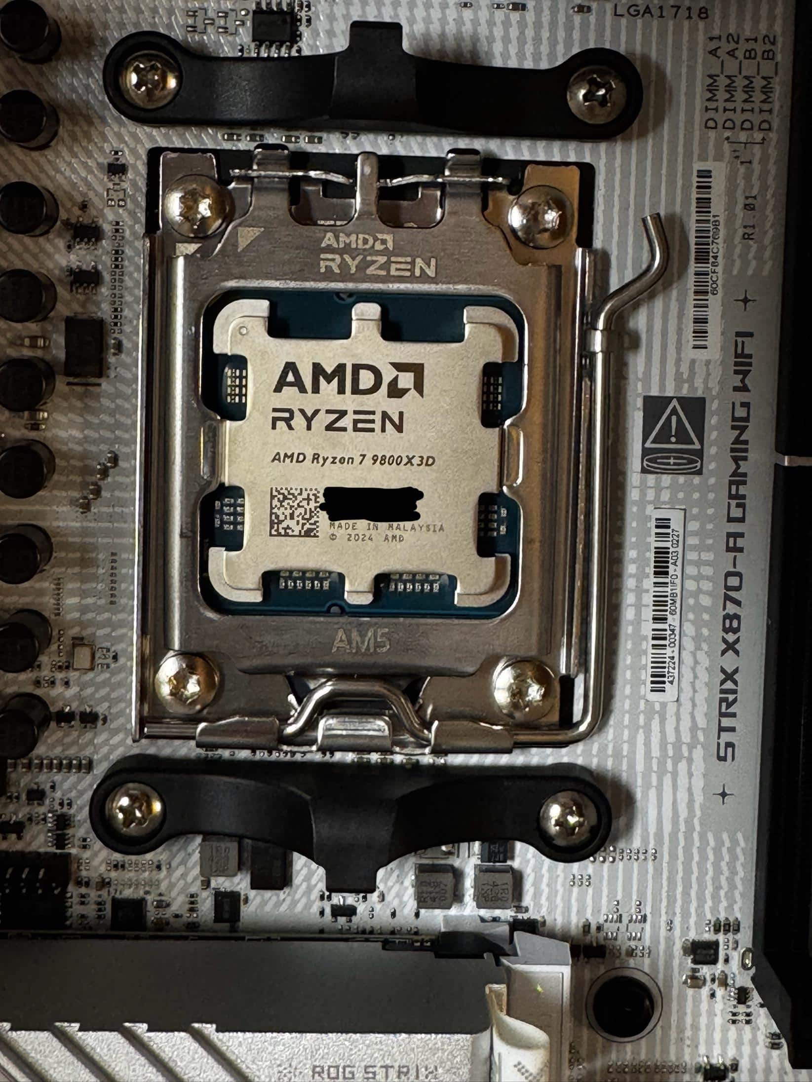 AMD Ryzen 7 9800X3D 8 Core 16 Thread 4.7 GHz (5.2 GHz Max AMD Ryzen 7 9800X3D 8 Core 16 Thread 4.7 GHz (5.2 GHz Max