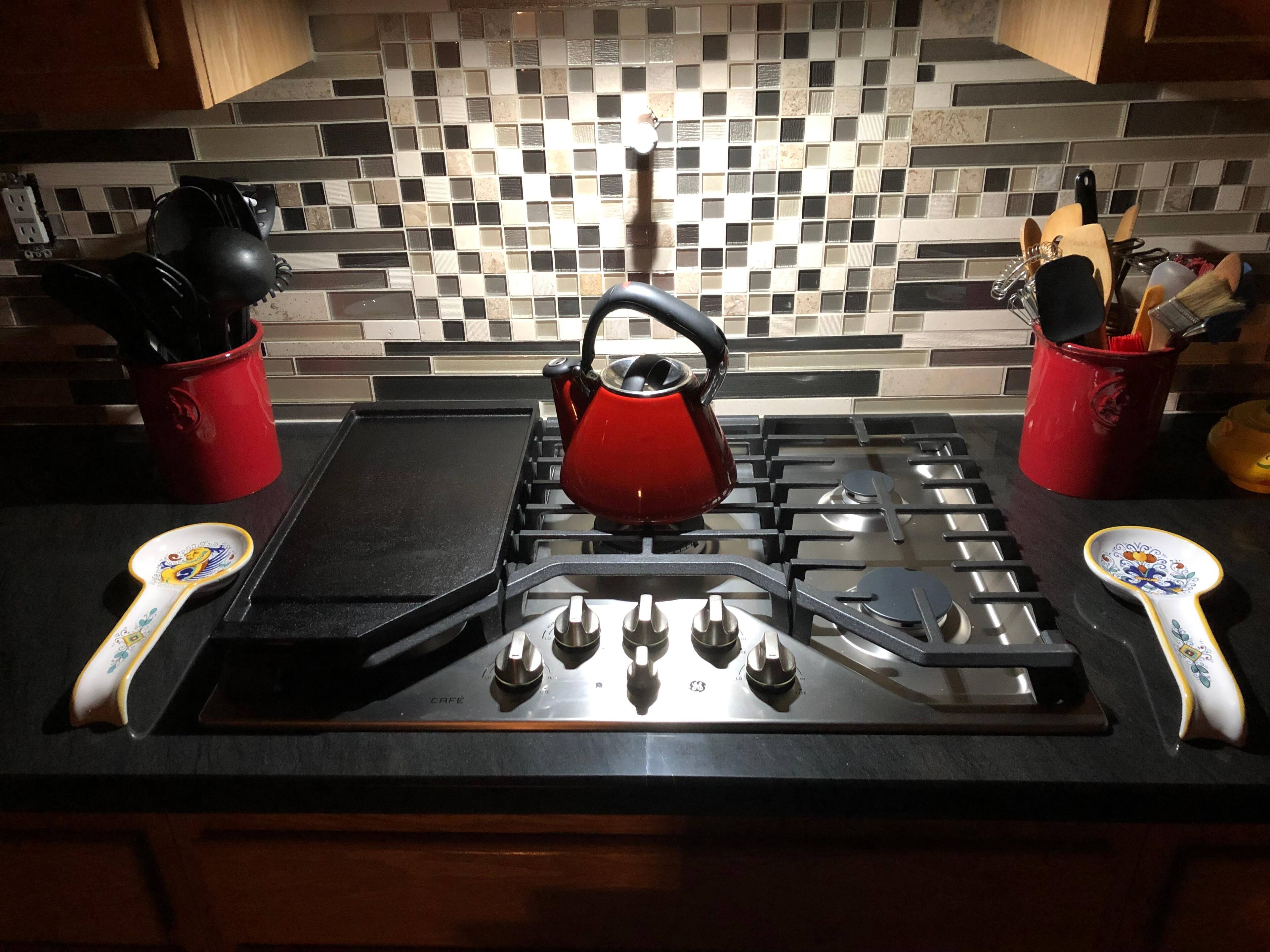 GE Cafe 30” gas cooktop, click to load a larger version