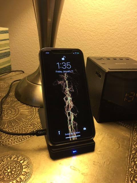 Tzumi wireless charge w/ iPhoneX, click to load a larger version