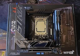 Intel Core i7 13700K 13th Gen 16 cores 8 P cores + 8 E cores Intel Core i7 13700K 13th Gen 16 cores 8 P cores + 8 E cores