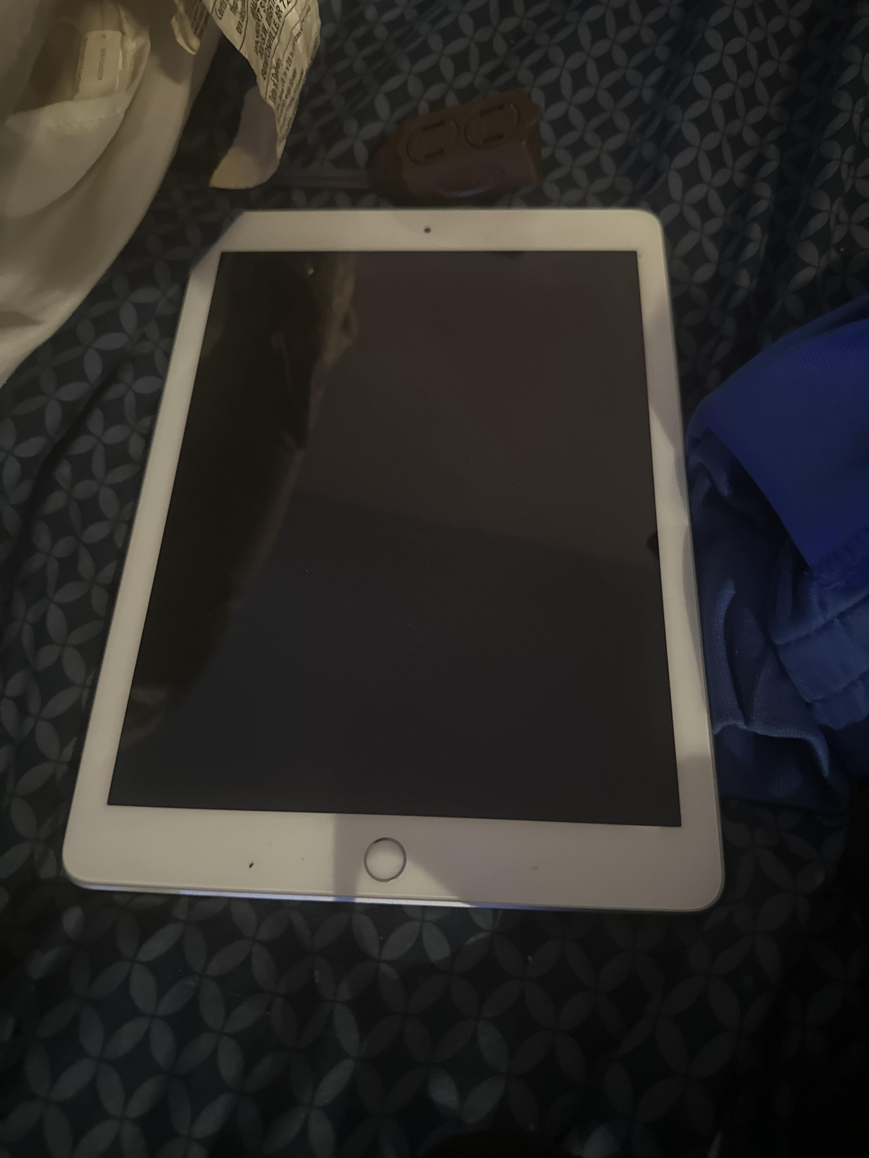 Apple Certified Refurbished iPad (5th Generation) (2017) Wi Fi