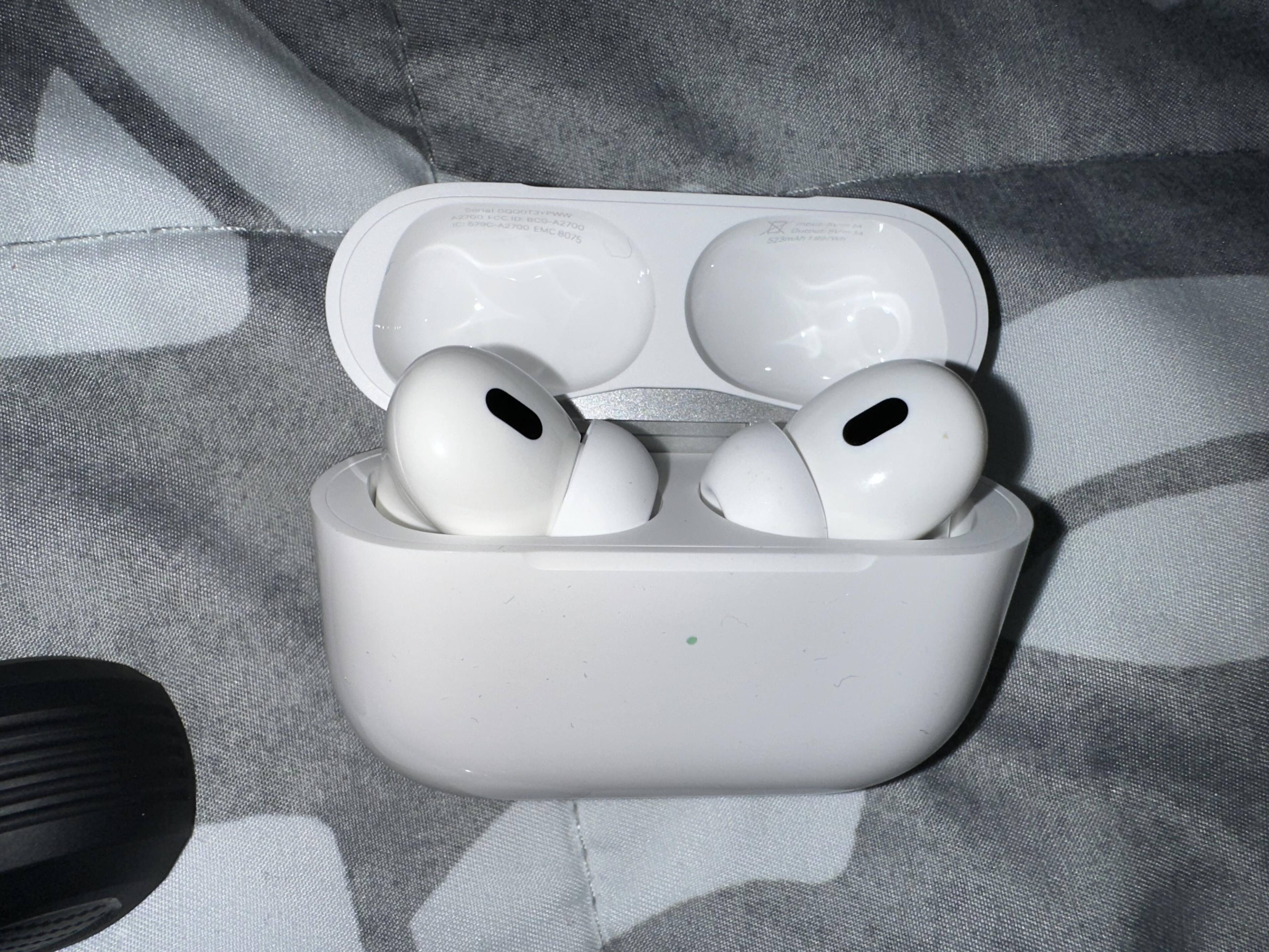 Apple AirPods Pro (2nd generation) White MQD83AM/A - Best Buy