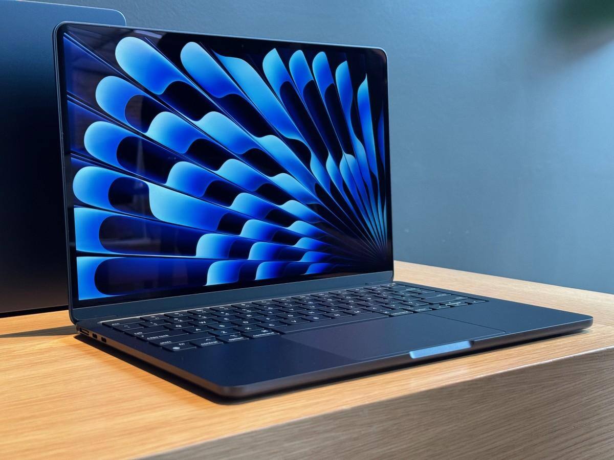 Apple MacBook Air 13 inch Laptop M3 chip Built for Apple