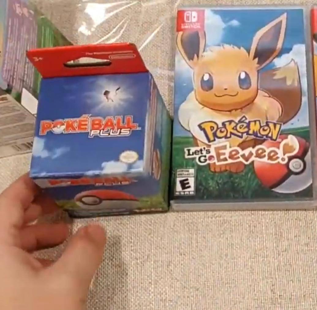 Pokémon: Let's Go, Eevee! Poké Ball Plus Bundle - Nintendo Switch, click to load a larger version
