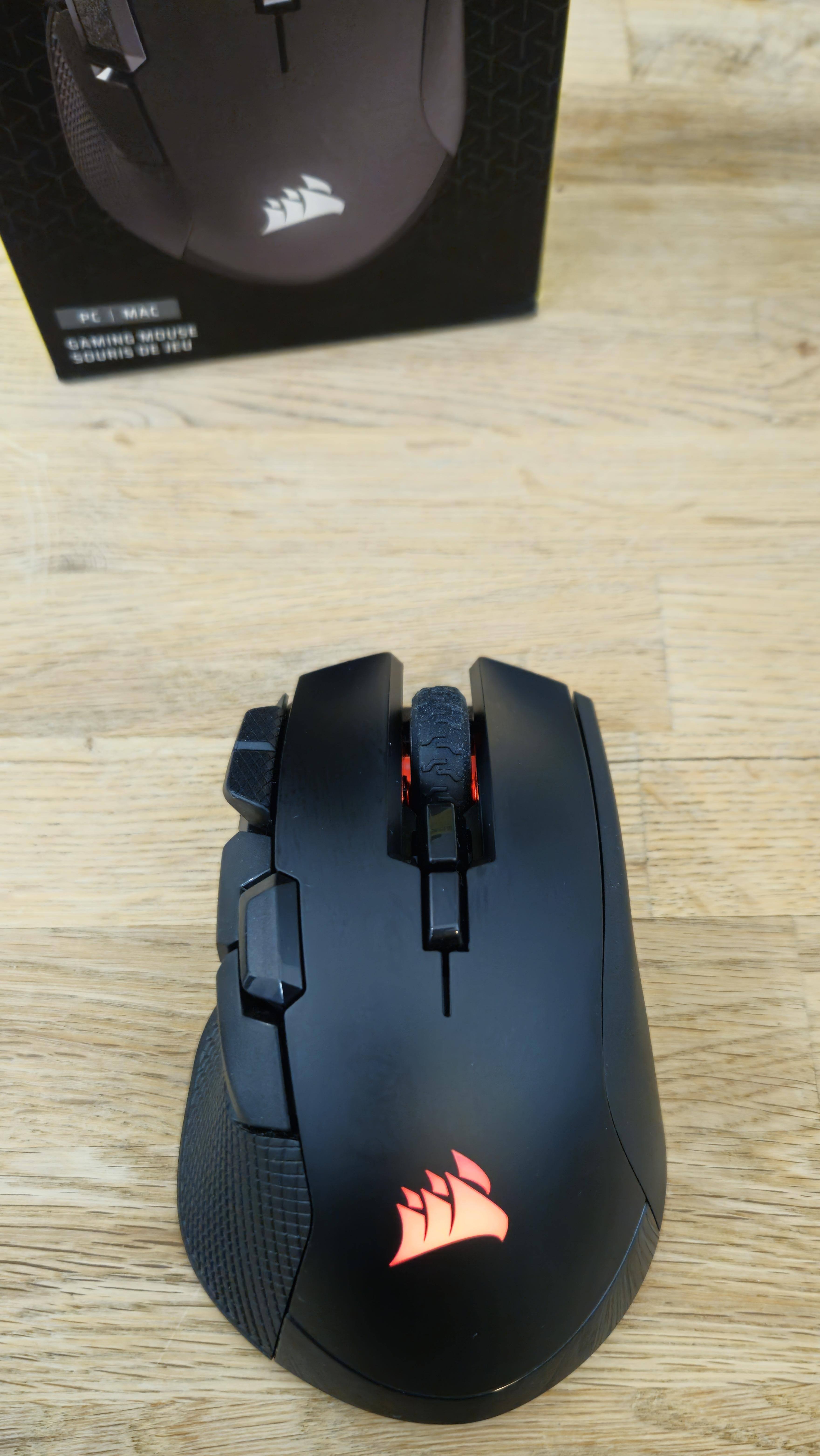 The lighting is very subtle, but also can be turned fully off to extend battery life., click to load a larger version