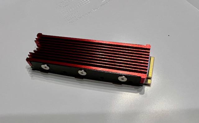 SSD mounted in additional heat sink, click to load a larger version