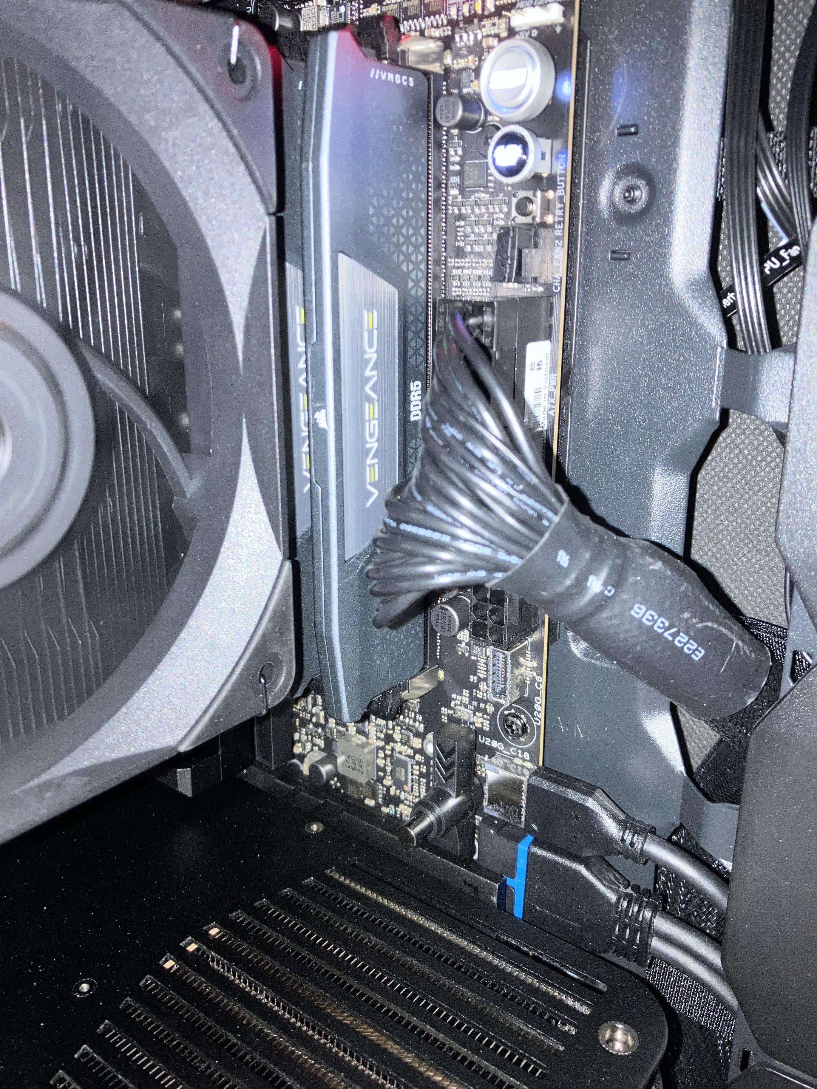 CORSAIR VENGEANCE 32GB (2x16GB) DDR5 6000MHz Z30 AMD EXPO & Intel