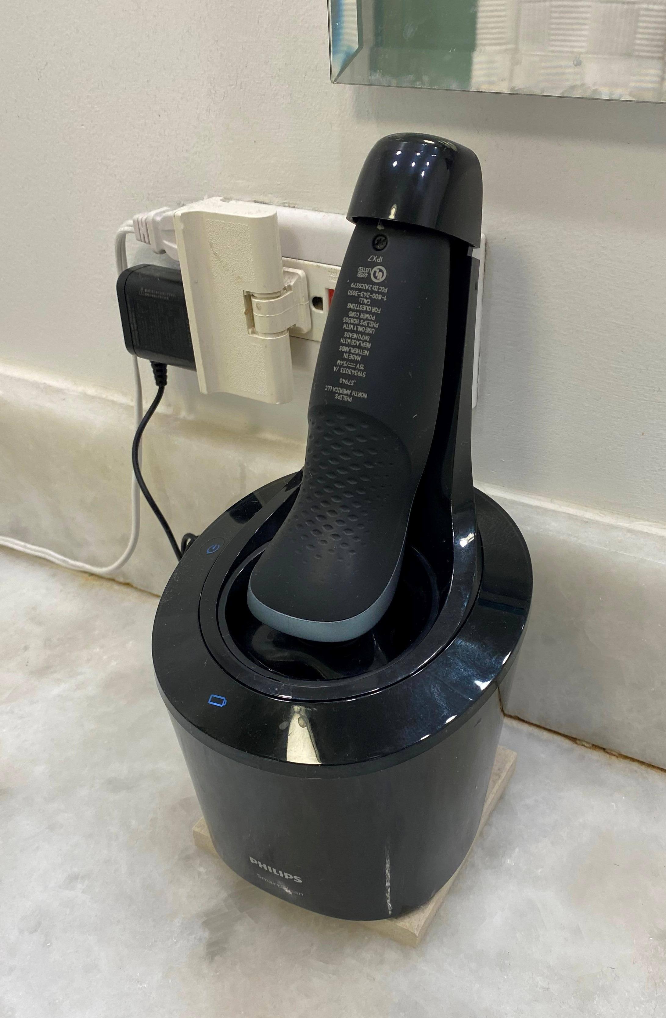 Cleaning/charging station, click to load a larger version