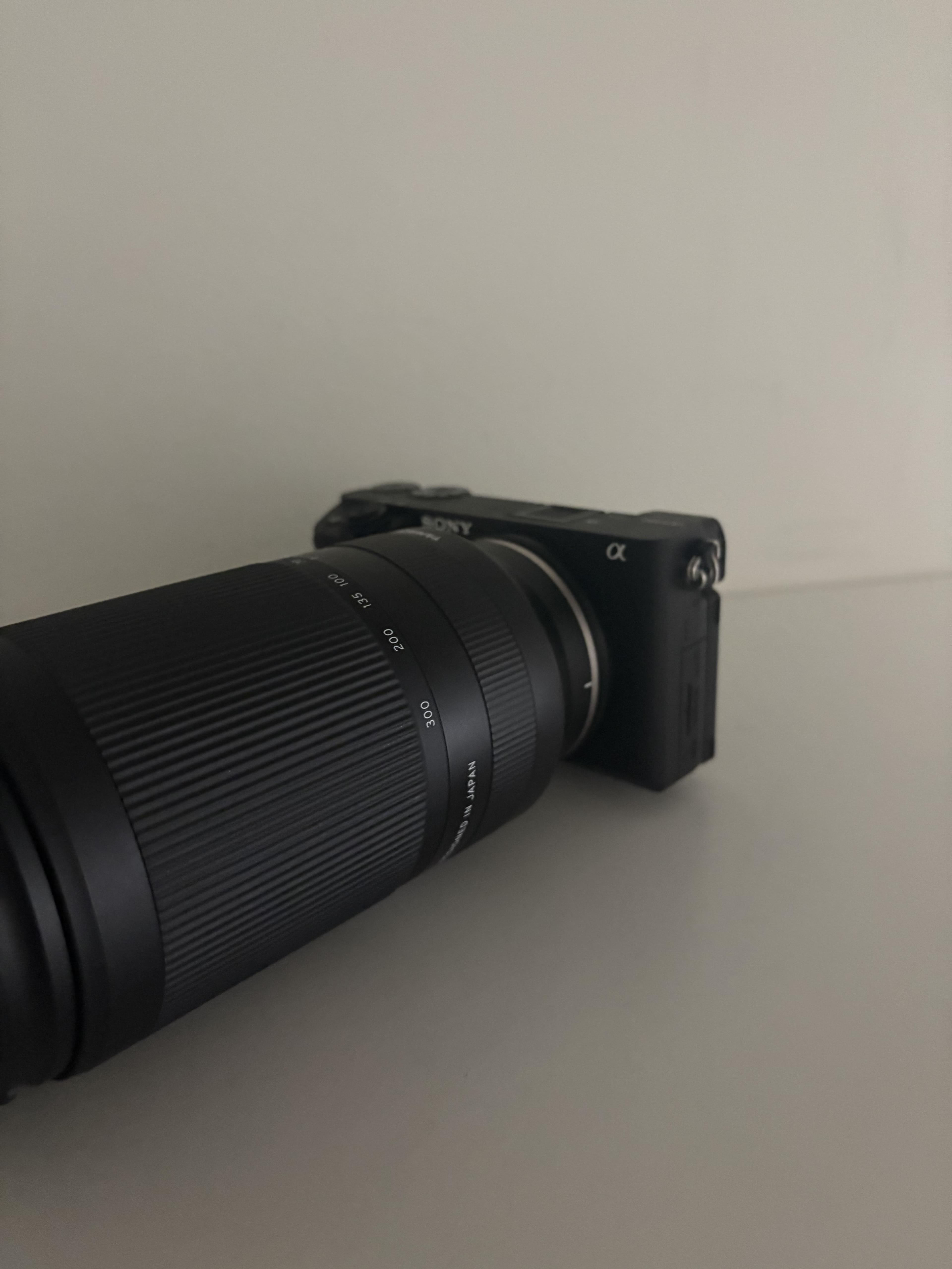 Tamron 70 300mm F/4.5 6.3 Di III RXD Telephoto Zoom Lens for Sony