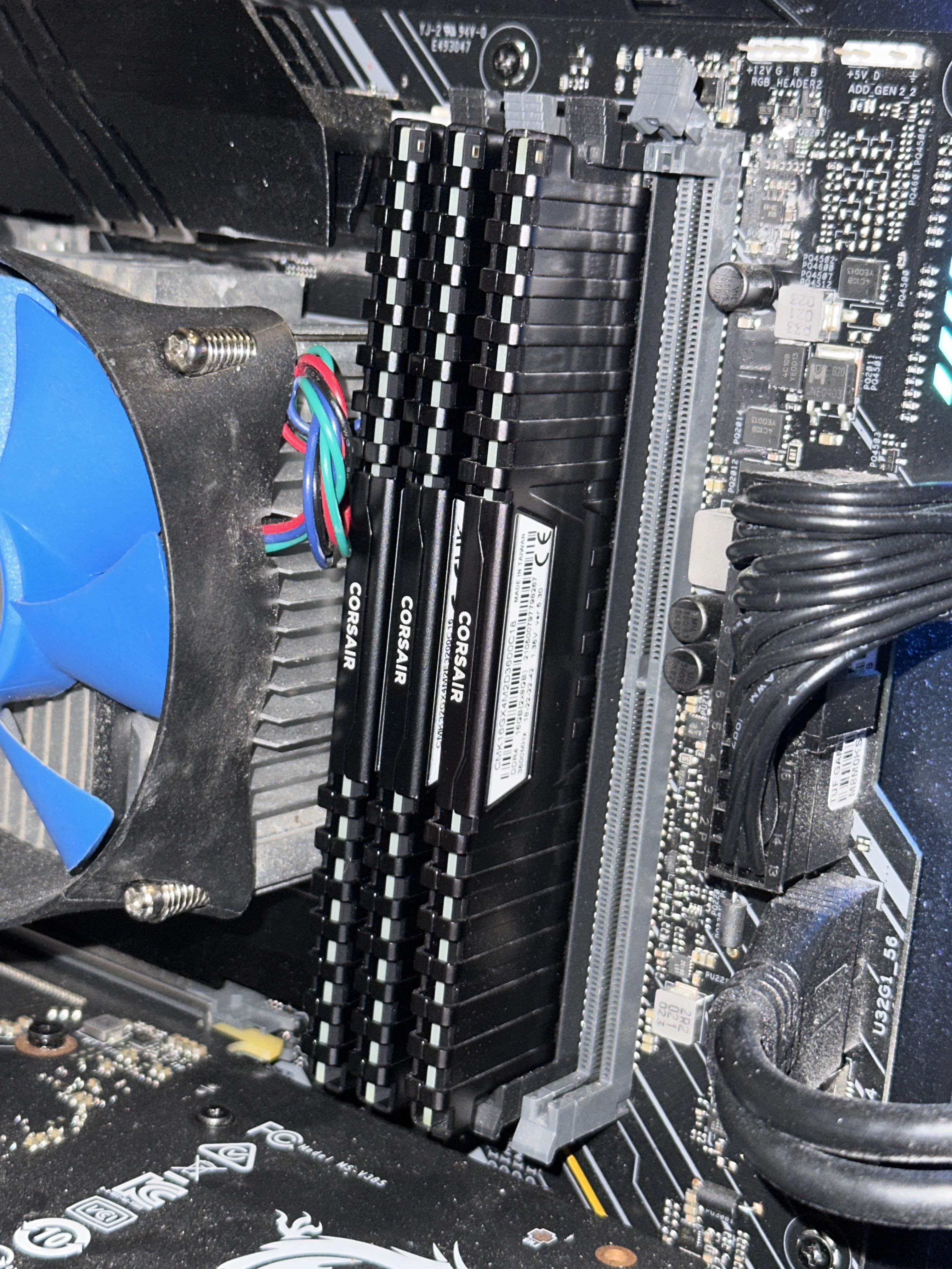 CORSAIR VENGEANCE LPX 32GB (2x16GB) DDR4 3200MHz C16 UDIMM Desktop