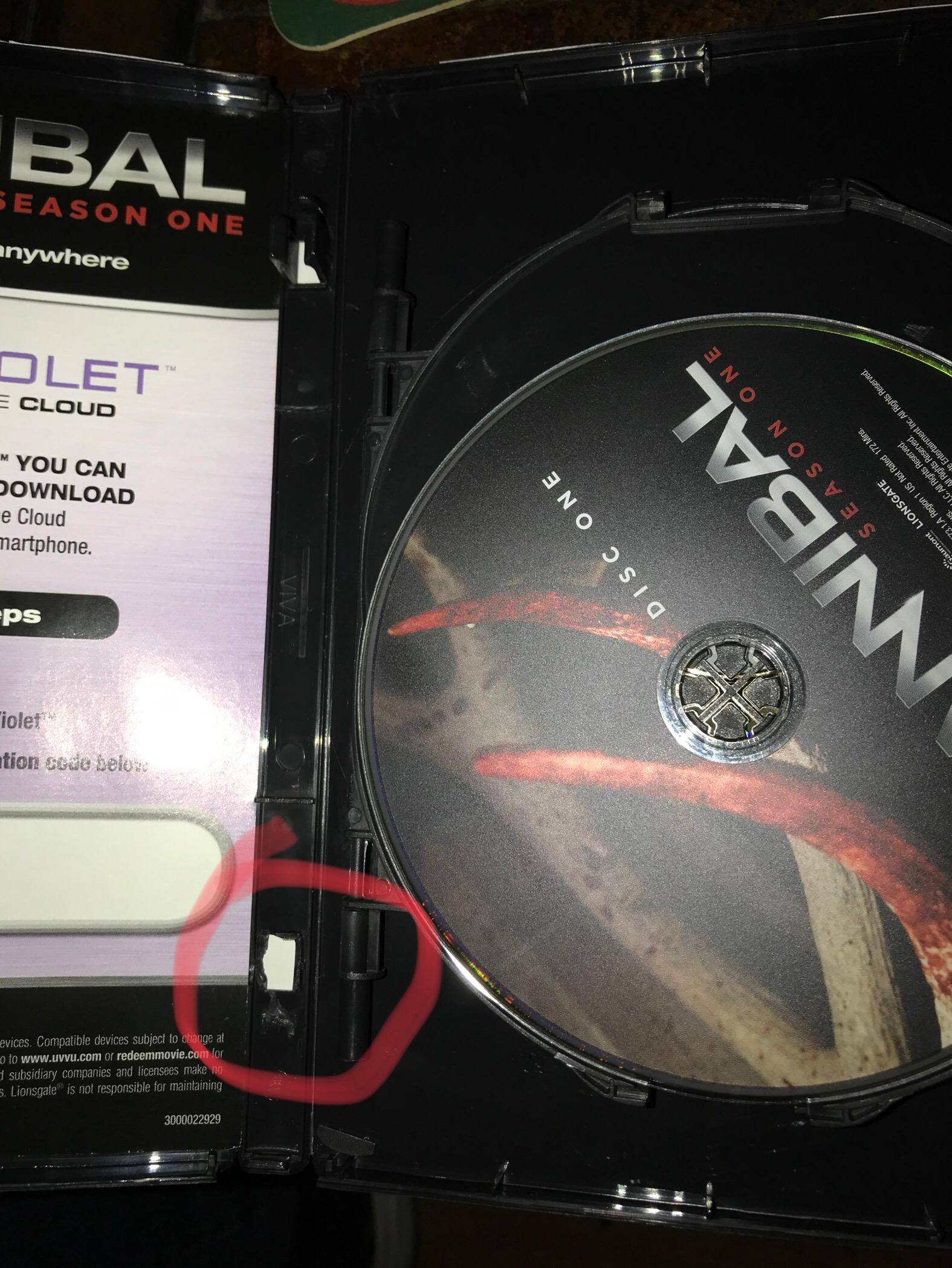 Bottom tab that holds cd is broken., click to load a larger version